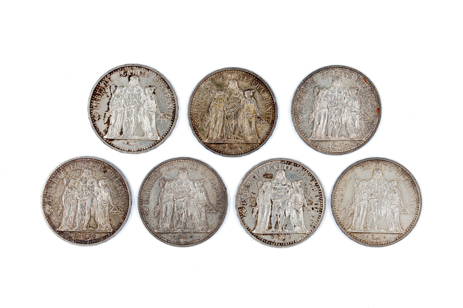 A lot of seven French silver 10 Francs coins, dated 1965-1970: A lot of seven French silver 10 Francs coins, dated 1965-1970. All issues with the Hercules group on the obverse and wreath with denomination on the reverse. Total weight: 175,1g