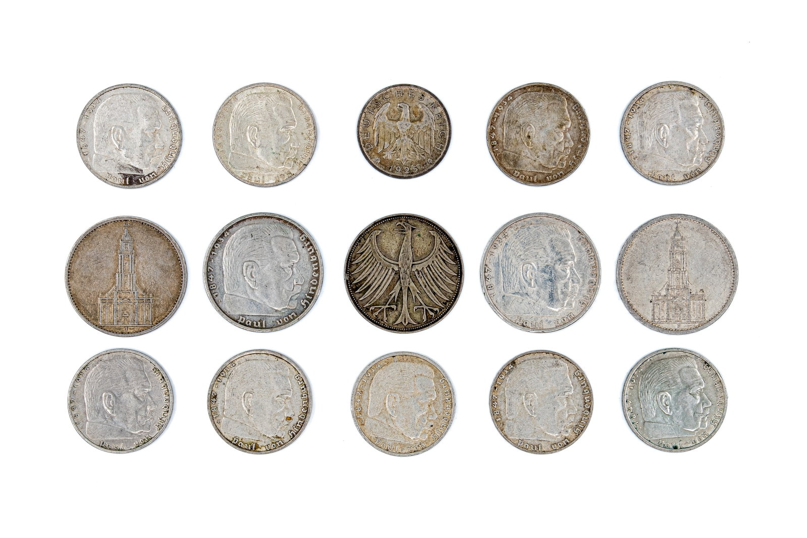 A lot of 15 German silver 1, 2 and 5 Deutsche Mark coins, dated 1925-1951 (1 of 2)