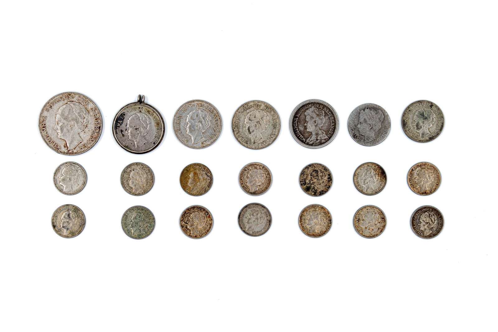 A lot of 21 Dutch silver coins of Wilhelmina: A lot of 21 Dutch silver coins of Wilhelmina. Comprising gulden, half gulden and 10 cent pieces, with crowned coat of arms and portrait types. Dates ranging approximately from the late 19th to early 2