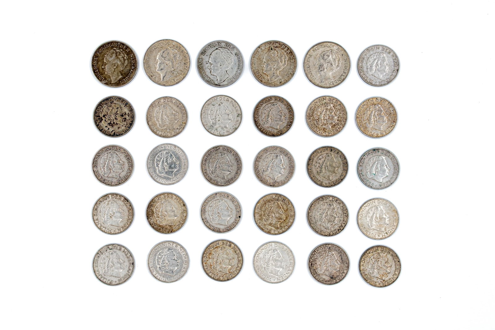 A lot of 30 Dutch silver 1 Gulden coins of various queens, dated 1929-1965 (1 of 2)