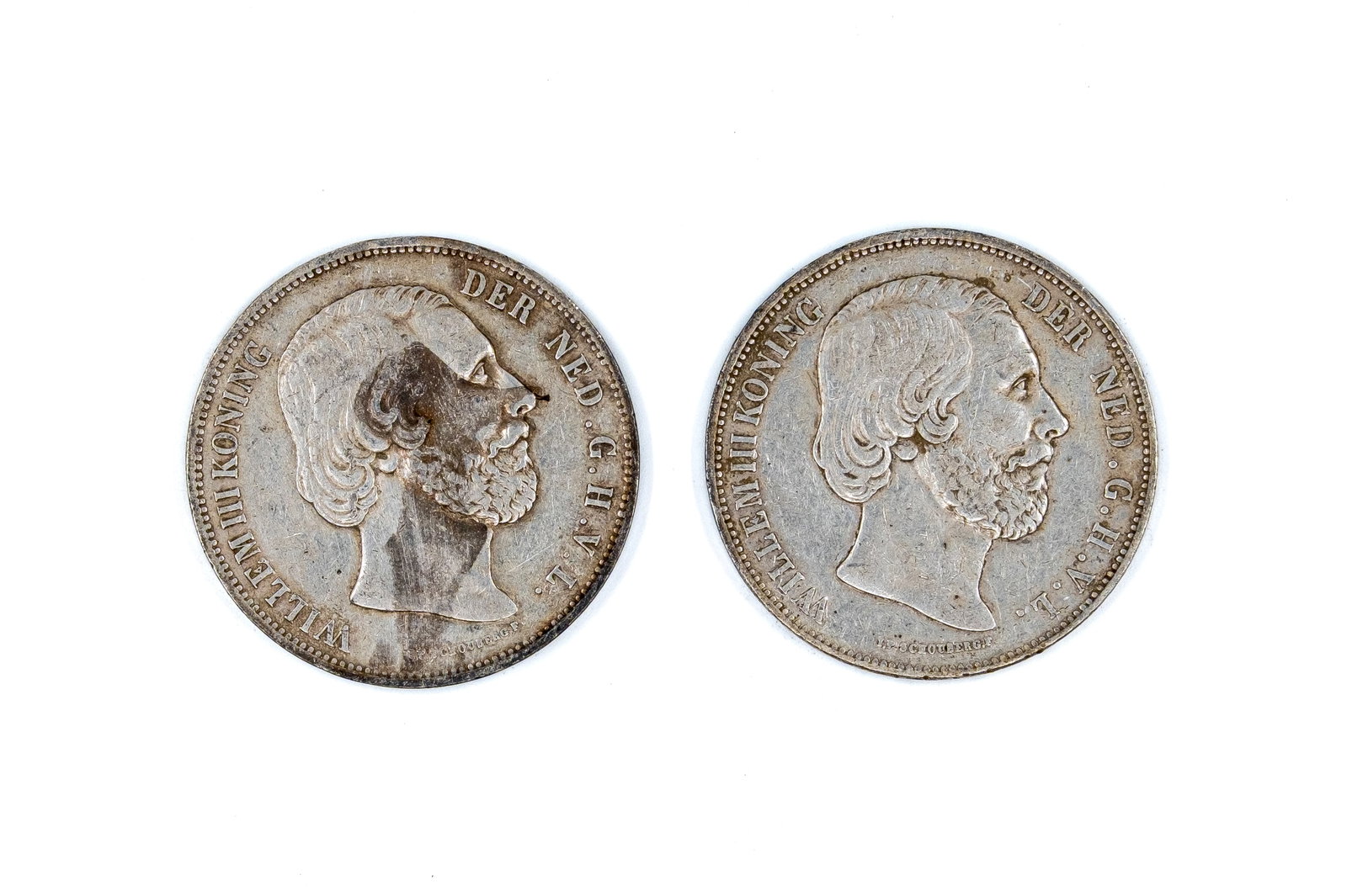 A lot of two Dutch silver 2 1/2 Gulden coins of William III, dated 1850-1874 (1 of 2)