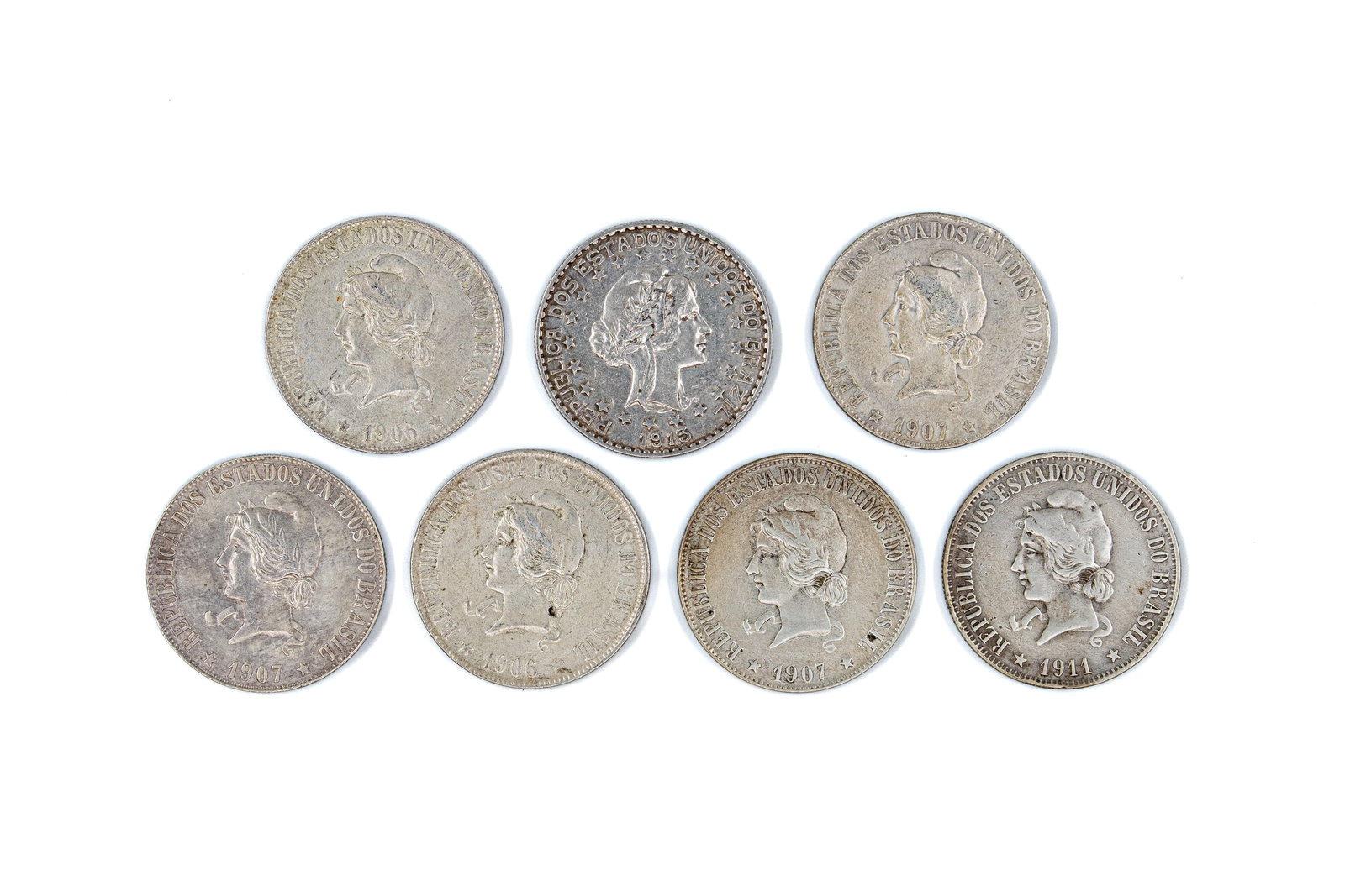 A lot of seven Brazilian silver 2000 Reis coins, dated 1906-1913: A lot of seven Brazilian silver 2000 Reis coins, dated 1906-1913. Comprising Republic issues with bust of Liberty on the obverse, and denomination designs on the reverse. Total weight: 139,4g