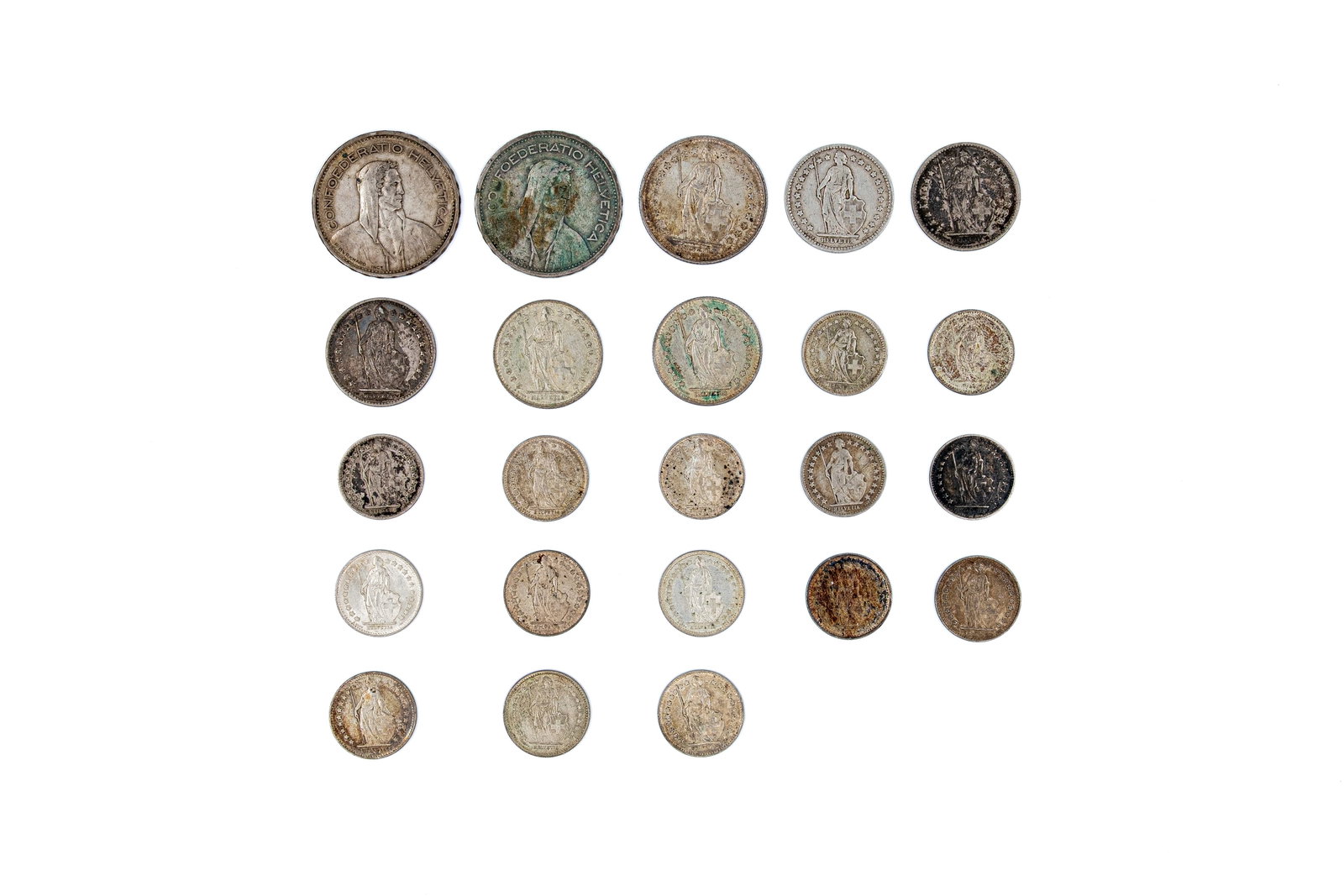 A lot of 23 Swiss silver coins, 20th century: A lot of 23 Swiss silver coins, 20th century. Comprising issues in various Franc denominations, with Helvetia and Confederatio Helvetica types. Total weight: 102,1g