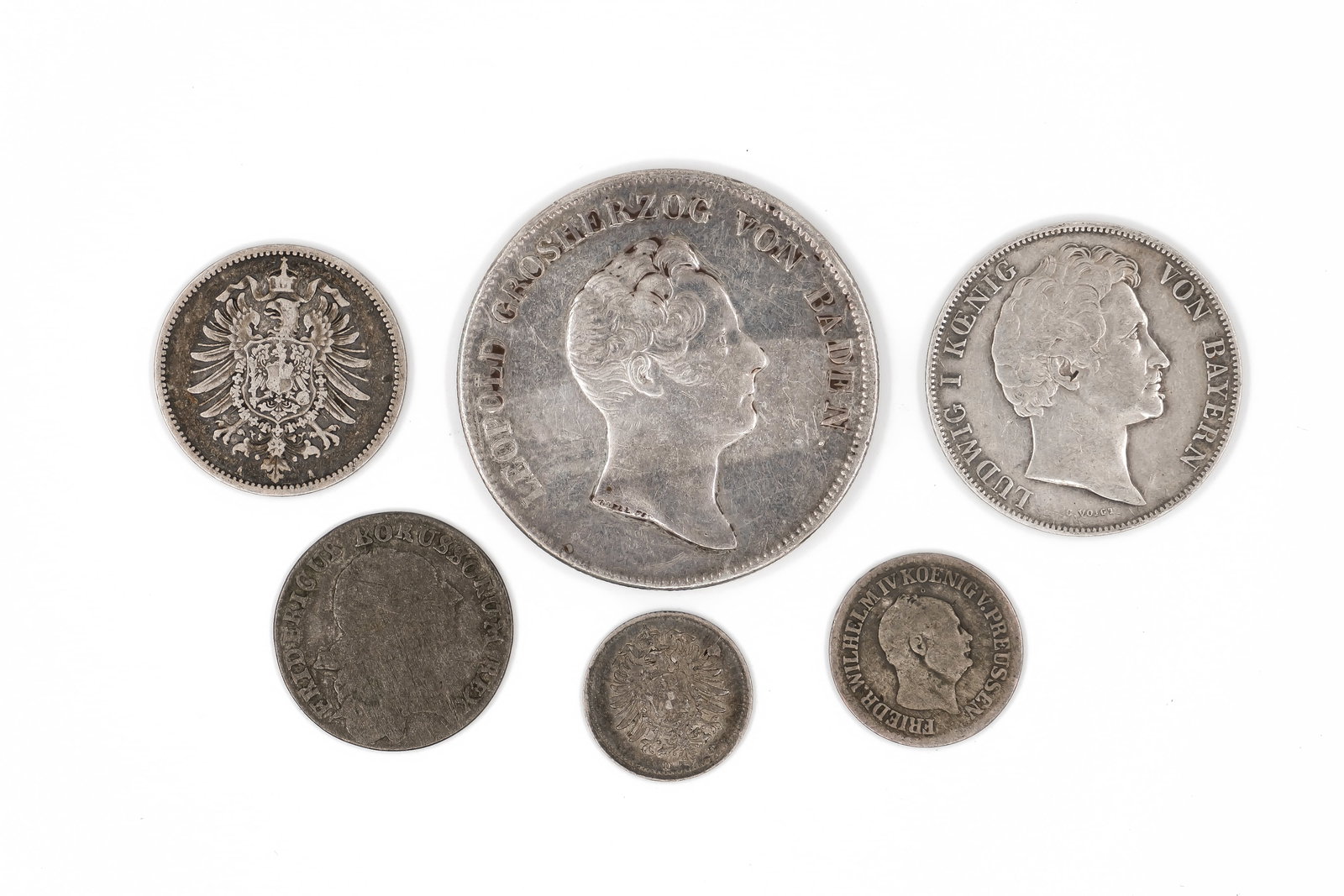 A lot of six German States silver coins, dated 19th century: A lot of six German States silver coins, dated 19th century. Comprising various denominations, featuring royal portrait obverses and crowned coats of arms or wreath designs on the reverse. Weight: 5,4