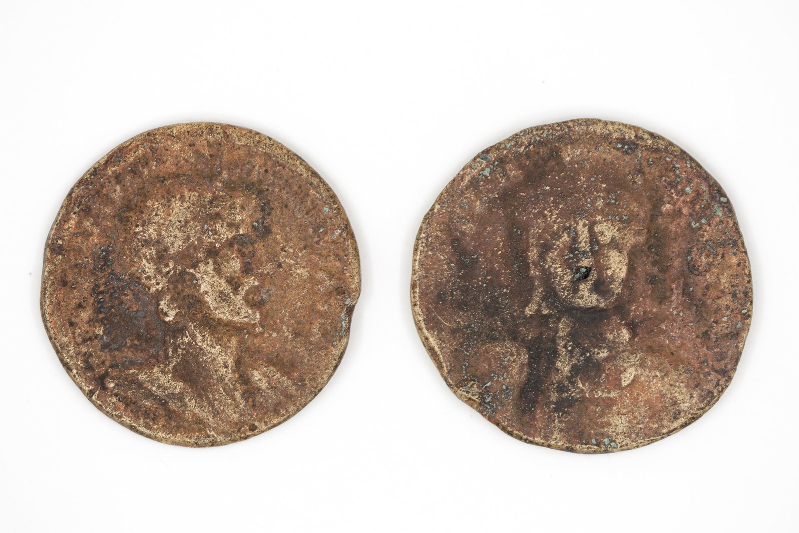 A lot of two ancient bronze coins: A lot of two ancient bronze coins. Comprising Roman Imperial issues with bust and indistinct reverse types, including a large numeral within wreath. Weight: 19,6 - 21,1g