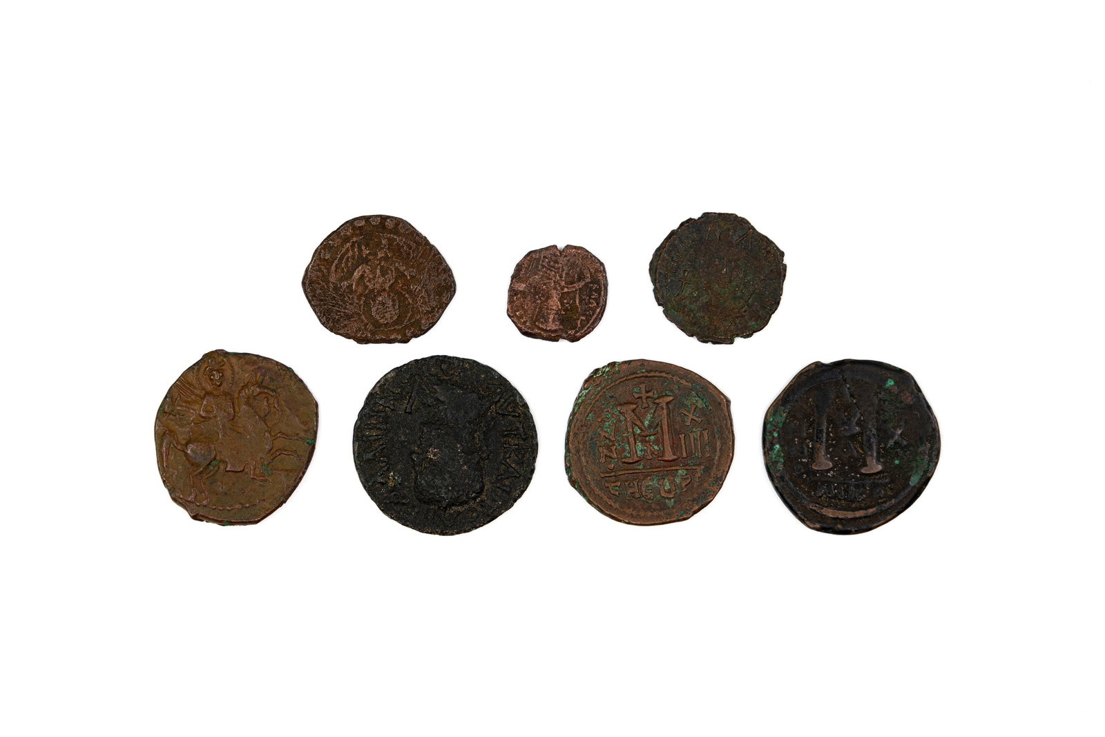 A lot of seven, mostly Byzantine, ancient bronze coins: A lot of seven ancient bronze coins. Comprising mostly Byzantine issues, with imperial figures, standing figures and large denomination marks. Total weight: 54,2g