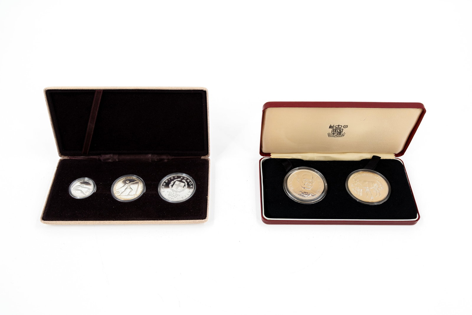 A composed lot of two sets of silver coins de zaires and greek athletic championships: A composed lot of two sets of silver coins de zaires and greek athletic championships. Consisting of : one set banque du zaires. one set greek european athletic championships, 100,250 and 500 Drachmae