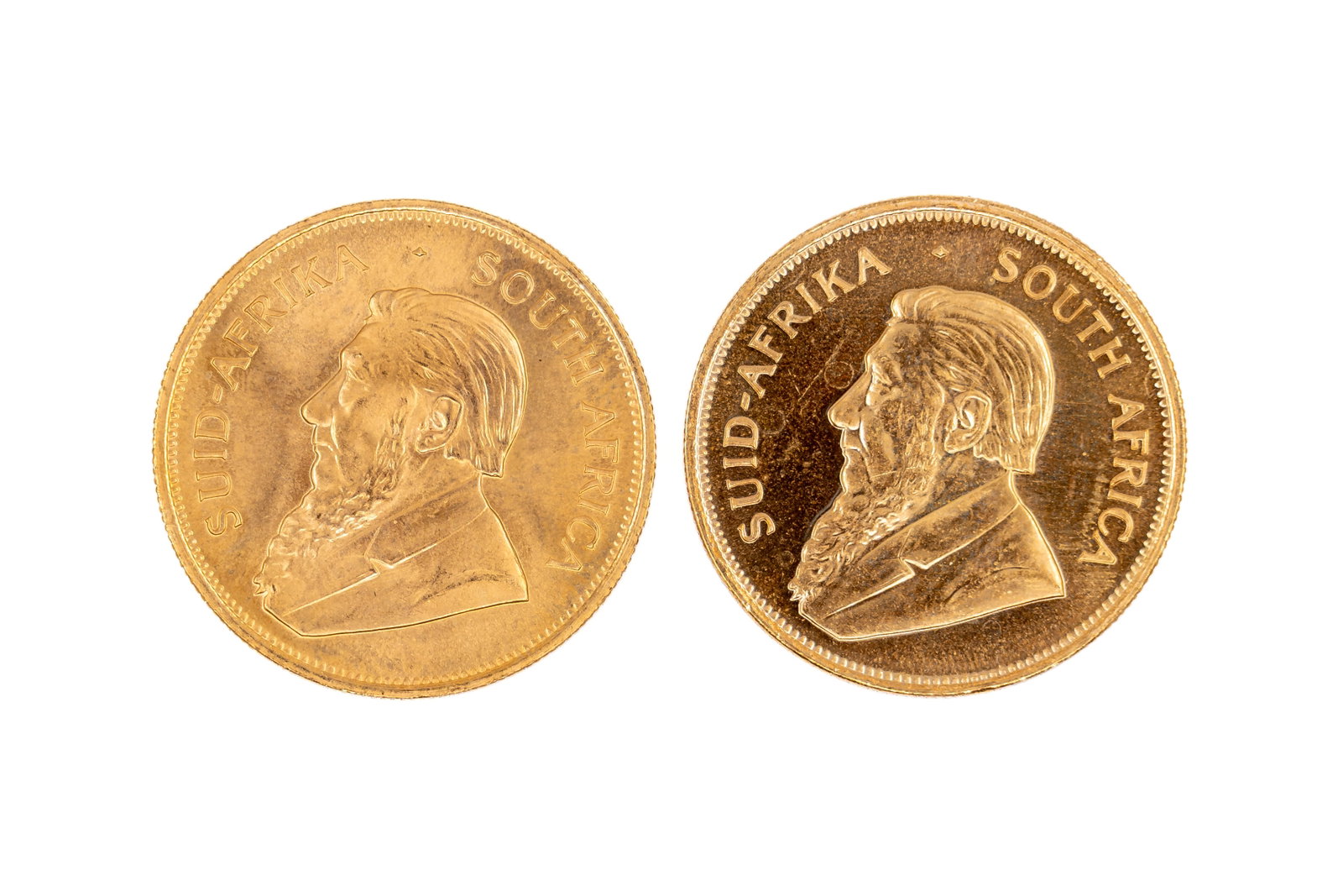 A lot of two South African kruggerrand gold coins dated 1980-1982: A lot of two South African kruggerrand gold coins dated 1980-1982. Featuring Paul Kruger on the obverse and a springbuck and denomination on the reverse. Total weight: 68,2 g