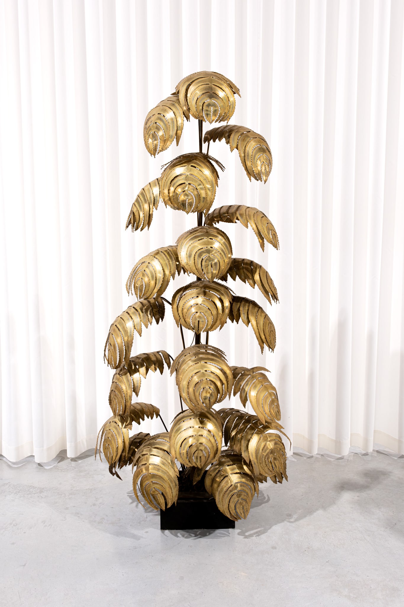 An imposing and large vintage Maison Jansen gilt brass monstera floor lamp (1 of 8)