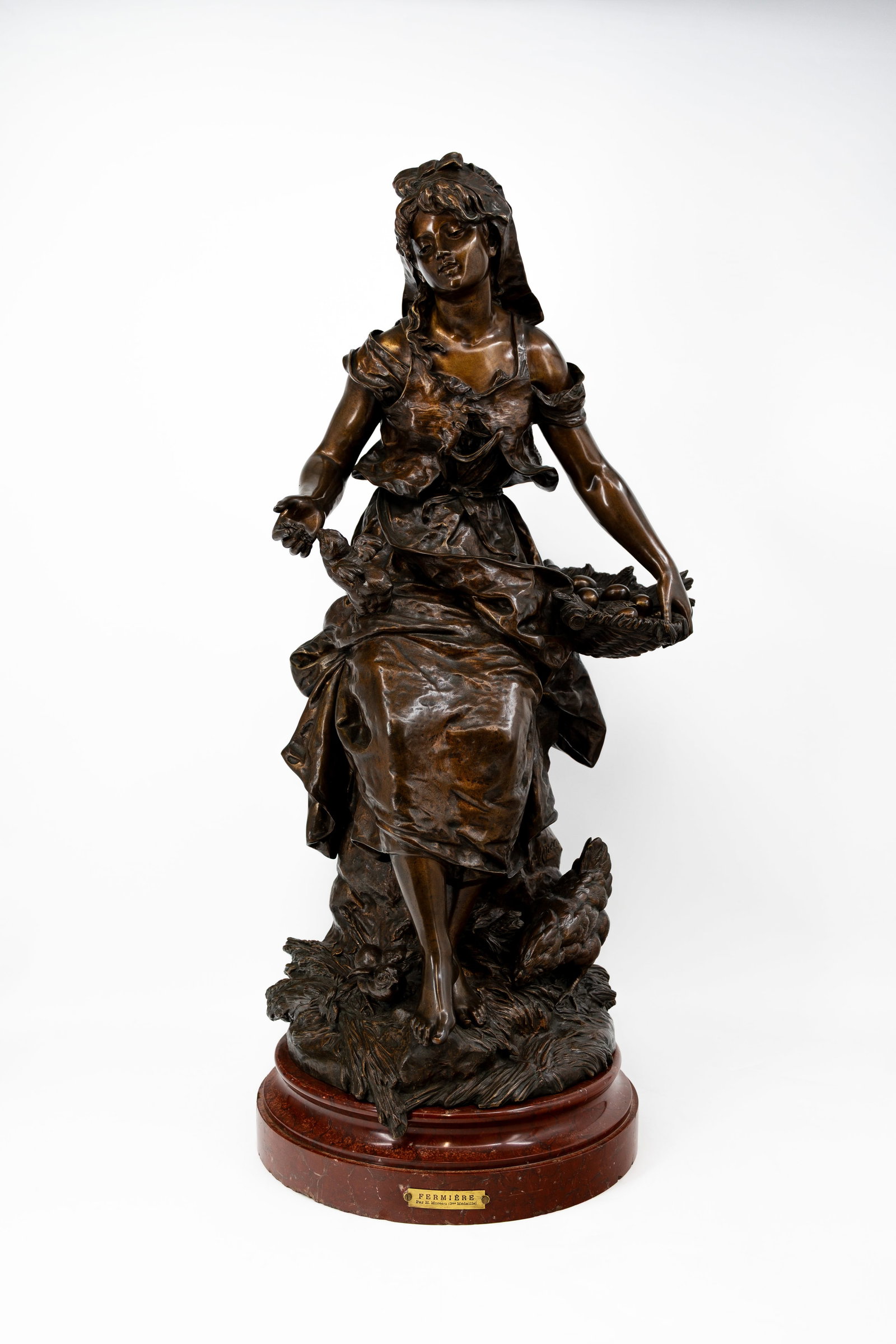 Hippolyte François MOREAU (1832-1927) "Fermière" An antique patinated bronze sculpture (1 of 9)