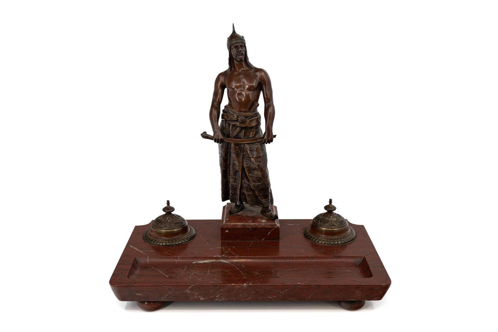 Georges Charles COUDRAY (1883-1903) Attributed to. A large antique French red marble and bronze: Georges Charles COUDRAY (1883-1903) Attributed to. A large antique French red marble inkwell mounted with a patinated bronze figure of a warrior. Late 19th century. H: 39 - W: 39.5 cm.