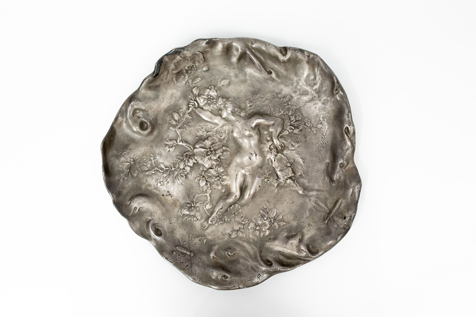 Raphaël Charles PEYRE (1872-1949). An art nouveau bas-reliëf decorated pewter wall plate (1 of 6)