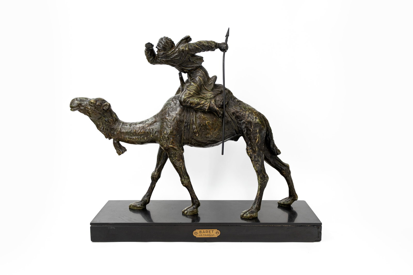 BARET (XX) Attributed to. "Le Targui". A large and antique orientalistic patinated bronze sculpture: BARET (XX) Attributed to. "Le Targui". A large and antique orientalistic patinated bronze sculpture depicting a camel trooper. Unsigned. Circa 1900-1920s. H: 49 - W: 56 cm