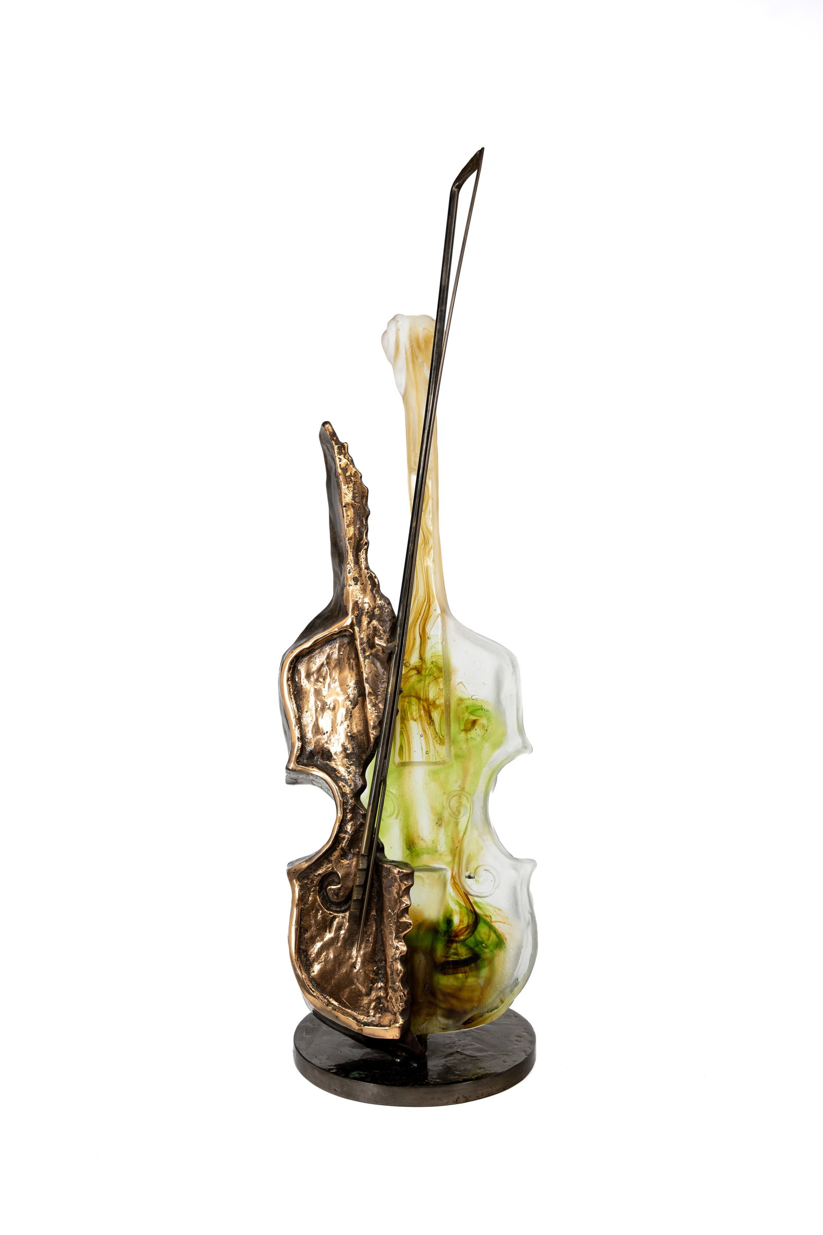 Yves LOHE (1947) "Violon". A French patinated bronze and pate-de-verre glass sculpture: Yves LOHE (1947) "Violon". A French patinated bronze and pate-de-verre glass sculpture in the shape of a violin. Signed, circa 1970s. H: 73,5 cm.