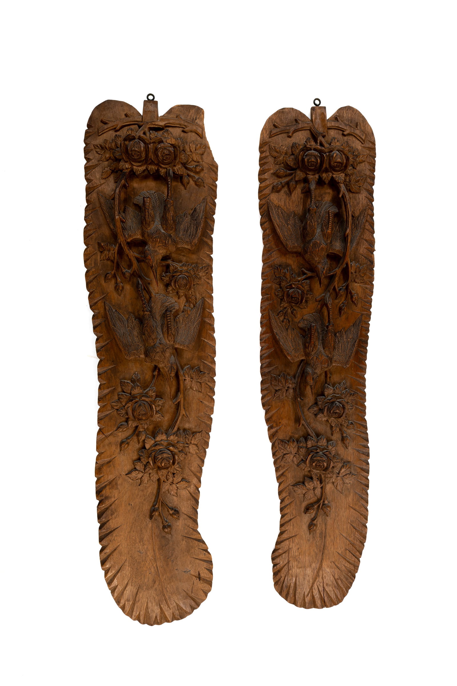 A pair of antique German Black forest carved wooden feather-shaped wall plaques: A pair of antique German Black forest carved wooden feather-shaped wall plaques displaying hunting trophies. 19th/20th century. H: 99 cm