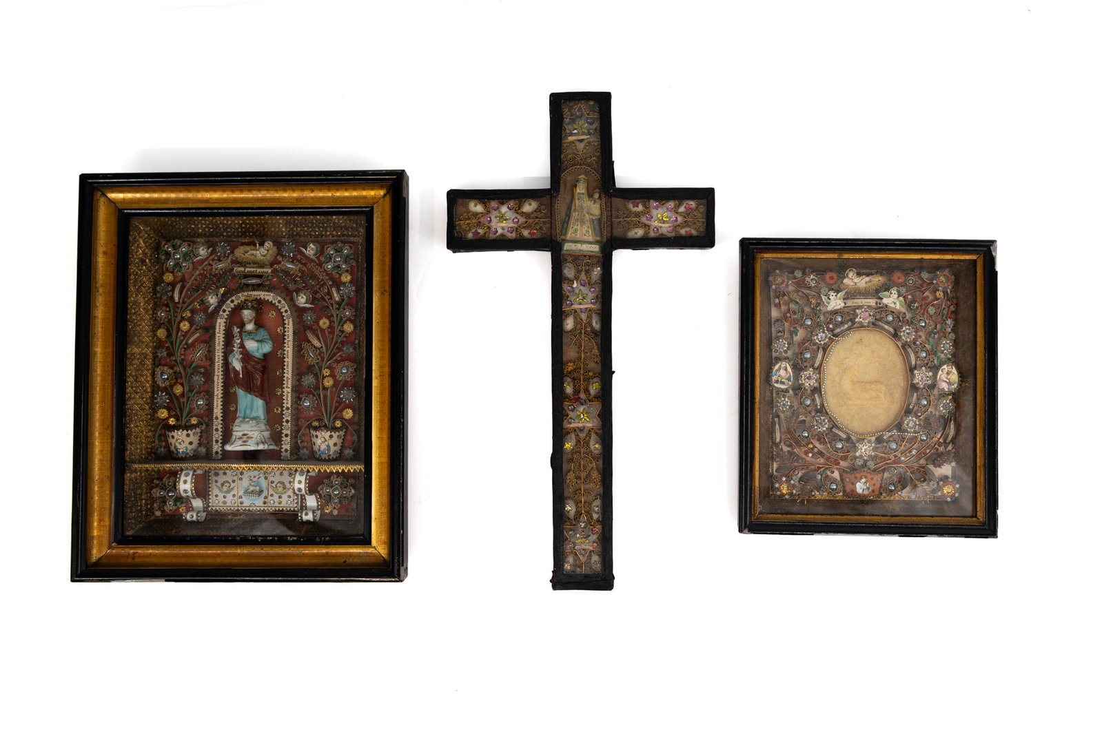 A composed lot of three antique glass protected various decorated devotional reliquary (1 of 13)