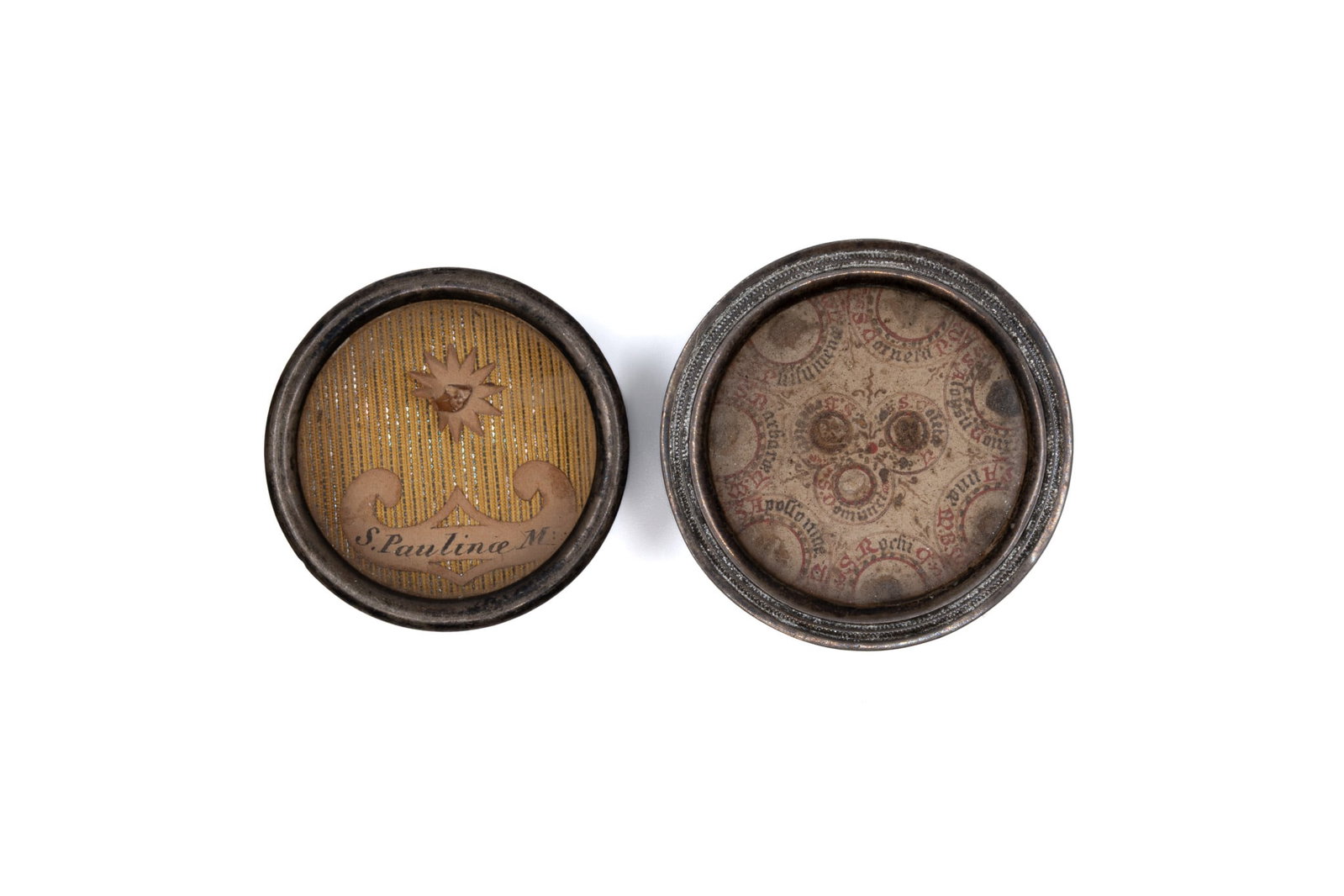 A composed lot of two sealed thecas, one containing a relic of Saint Pauline, and a multitheca (1 of 5)