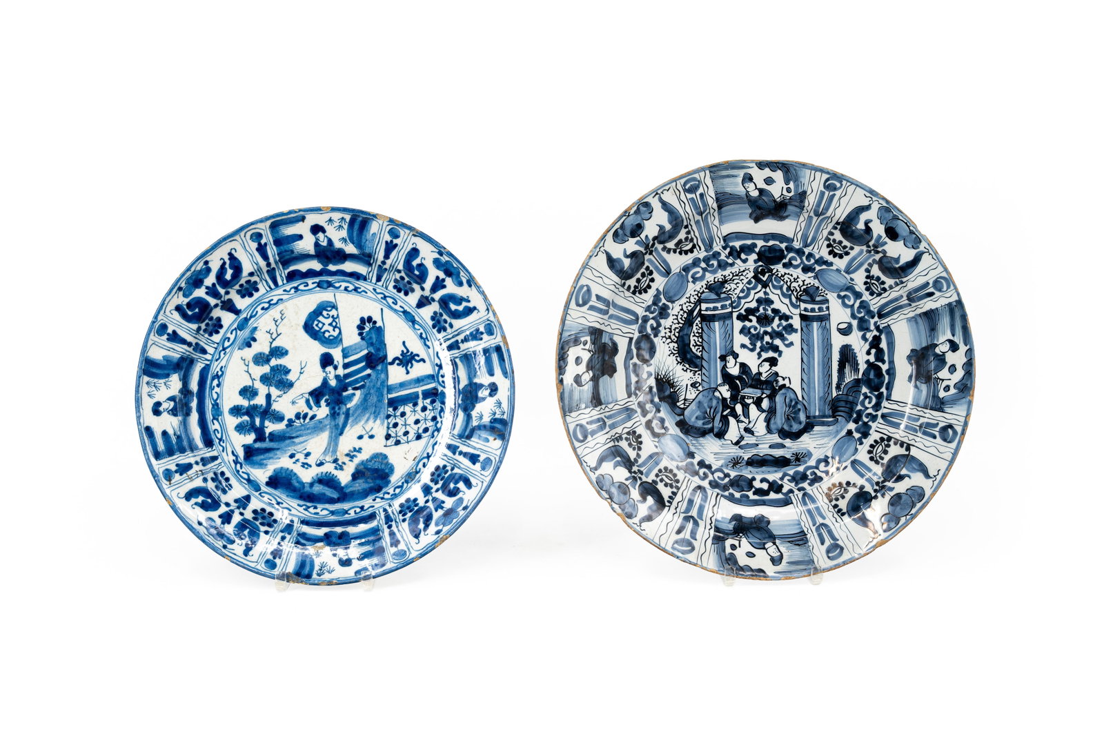 A lot of two Dutch Delft Wanli style blue and white decorated ceramic dishes (1 of 6)