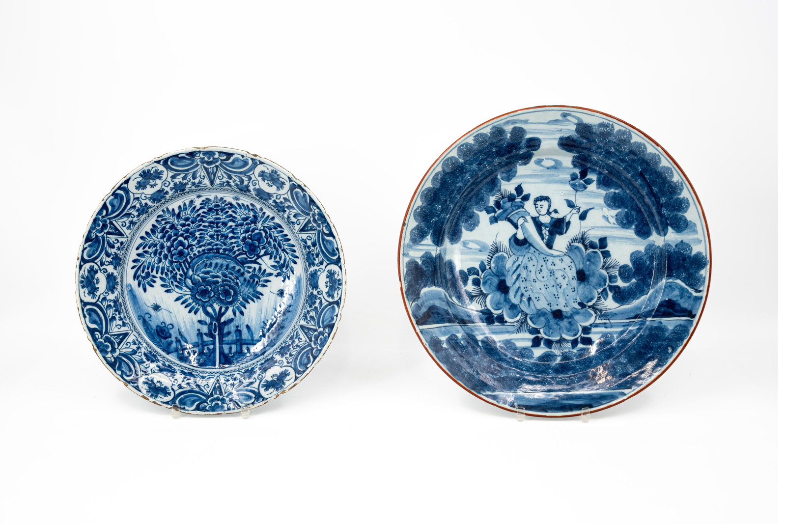 A lot of two Dutch Delft blue and white decorated ceramic dishes (1 of 6)
