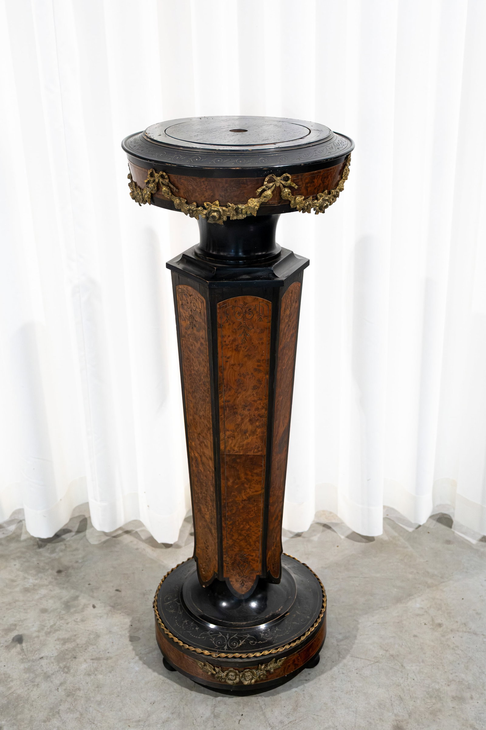 An antique French Napoleon III style hexogonal shaped wooden pedestal with brass mounting: An antique French Napoleon III style hexogonal shaped walnut and blackened veneer wooden pedestal with brass mountings. Late 19th century. H: 105 cm