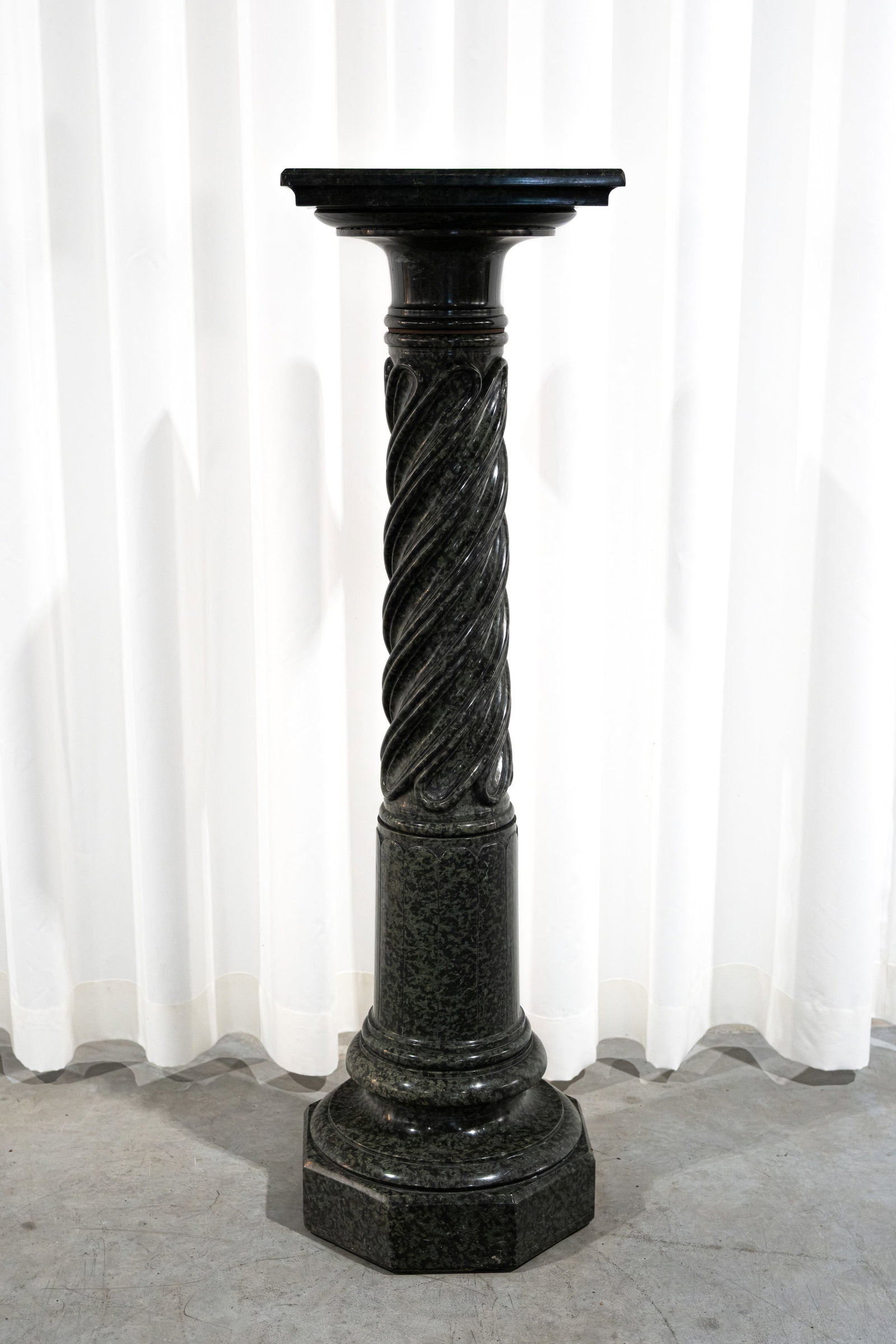 An antique twisted green marble pedestal with a rotatating top (1 of 4)