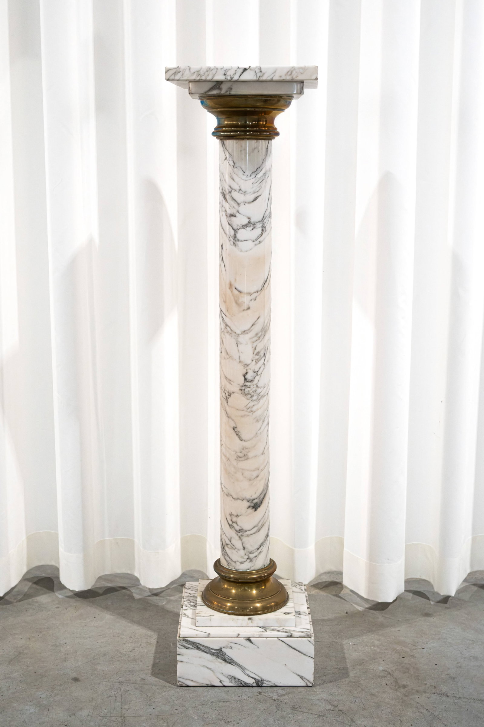 An antique flamed white marble pedestal with brass mounts (1 of 5)