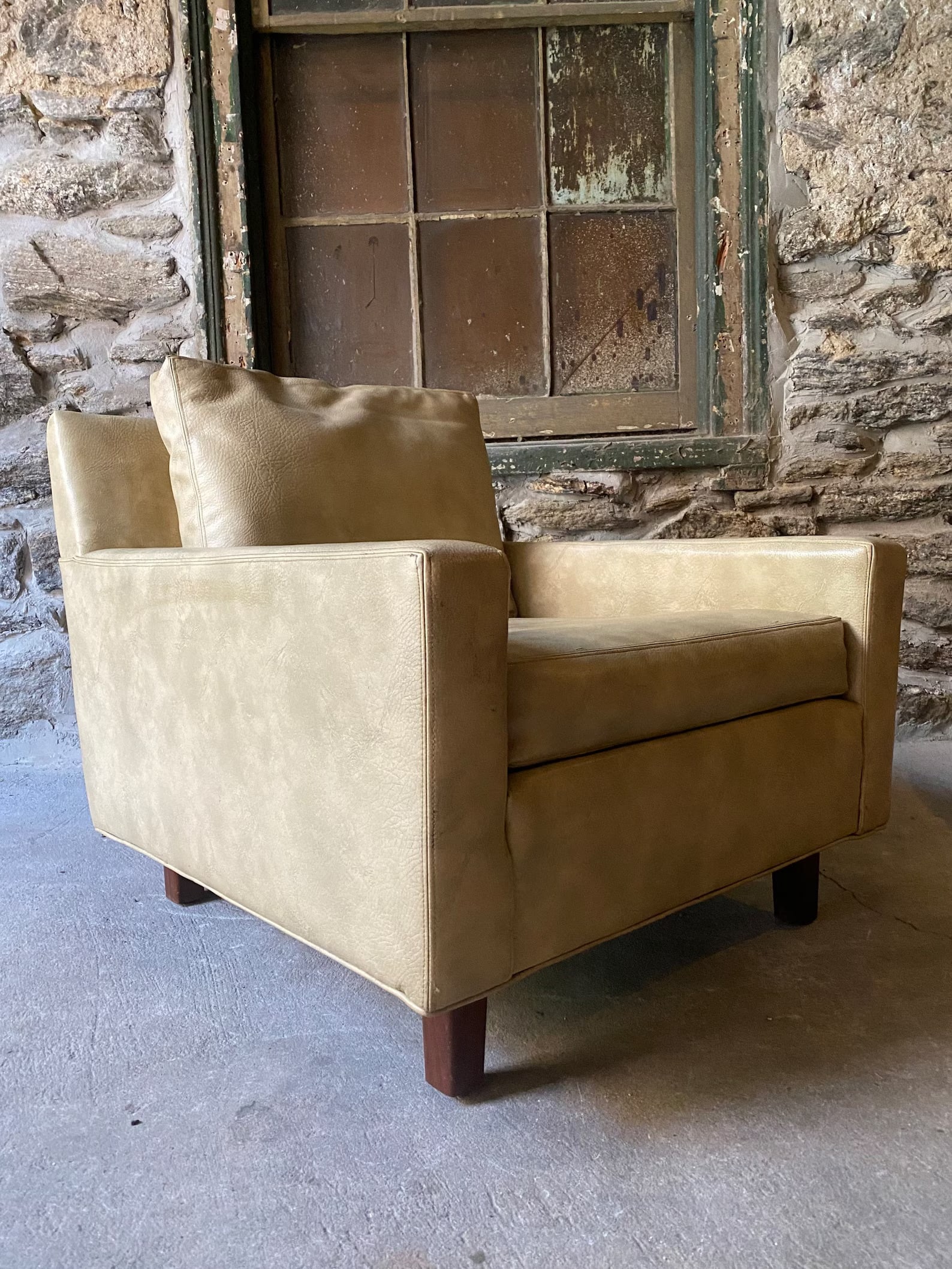 Milo Baughman for Thayer Coggin Lounge Chair, Walnut Legs, Cream Leather (1 of 7)