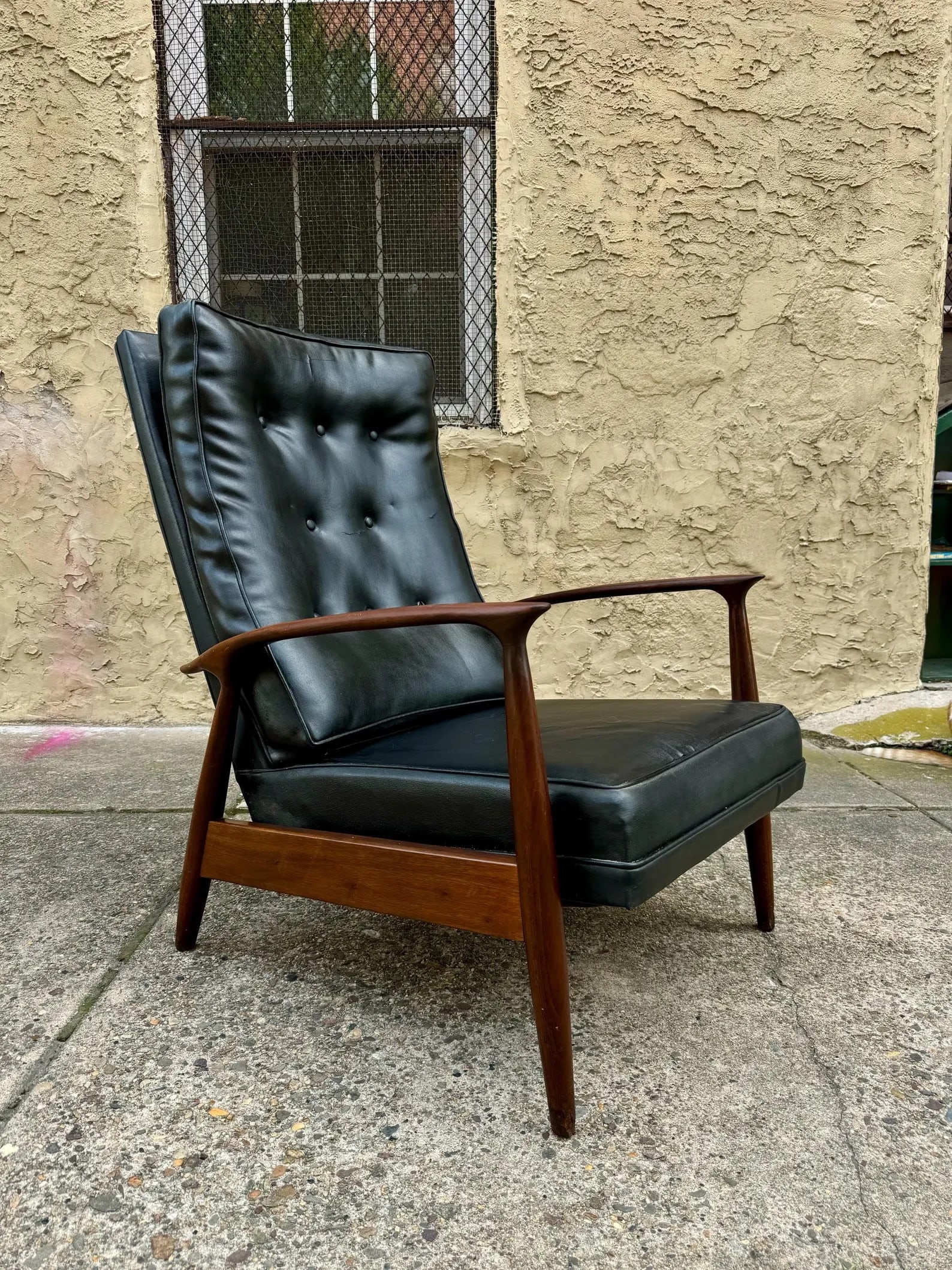 Milo Baughman for Thayer Coggin Recliner 74: Iconic Recliner 74 designed by Milo Baughman for Thayer Coggin, circa mid-century modern era. Features black vinyl upholstery over a sculptural walnut tapered leg base. A quintessential example of Ame