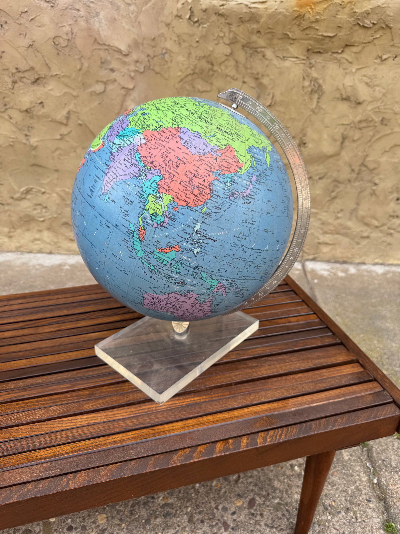 Vintage Light Up World Globe (1 of 3)