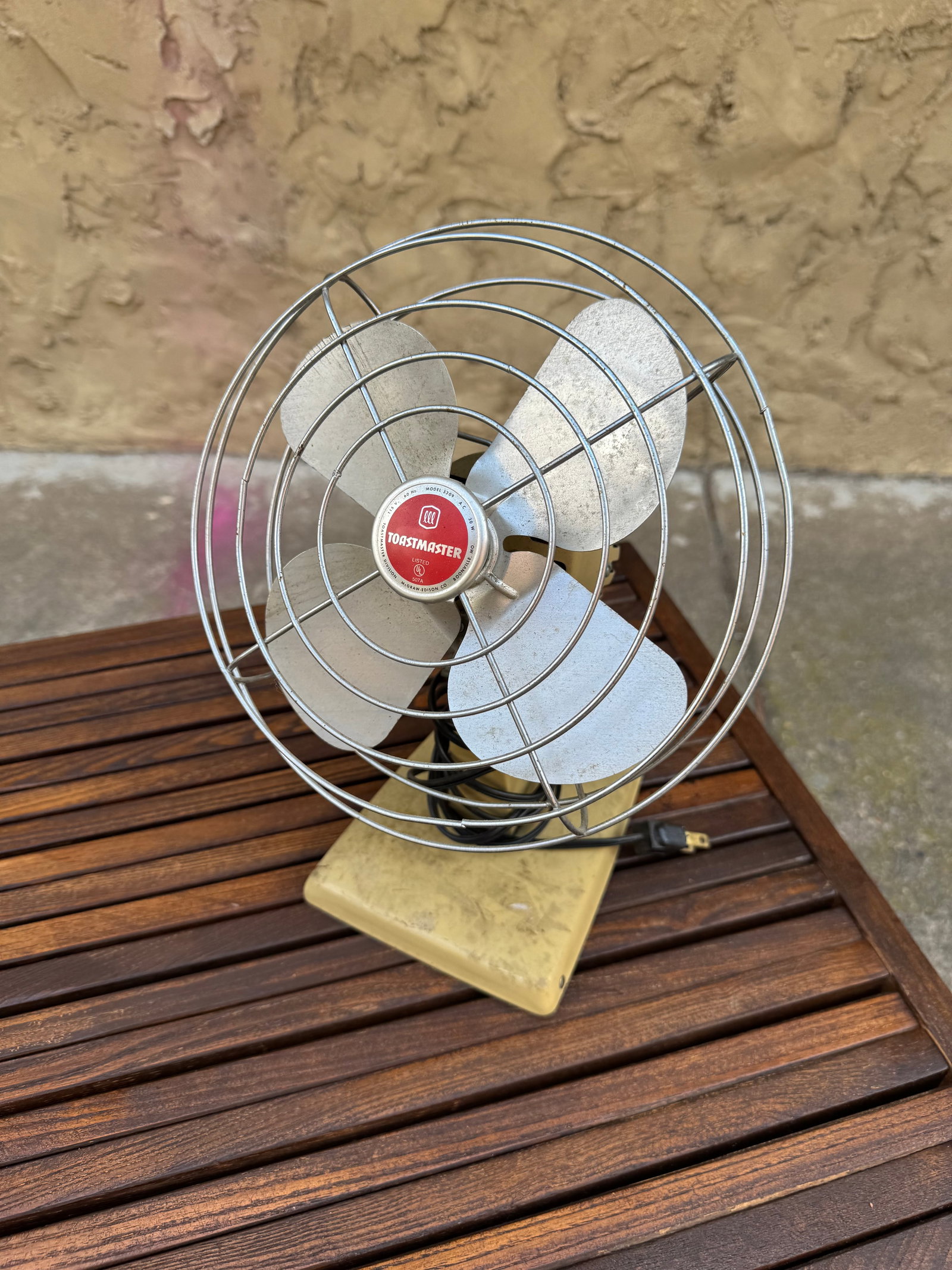 Vintage Toastmaster Metal Fan by McGraw-Edison Co.: Vintage McGraw-Edison Co. Toastmaster Model 9 metal desk fan featuring classic industrial mid-century design with a durable all-metal construction and adjustable head. Compact sculptural form with pro