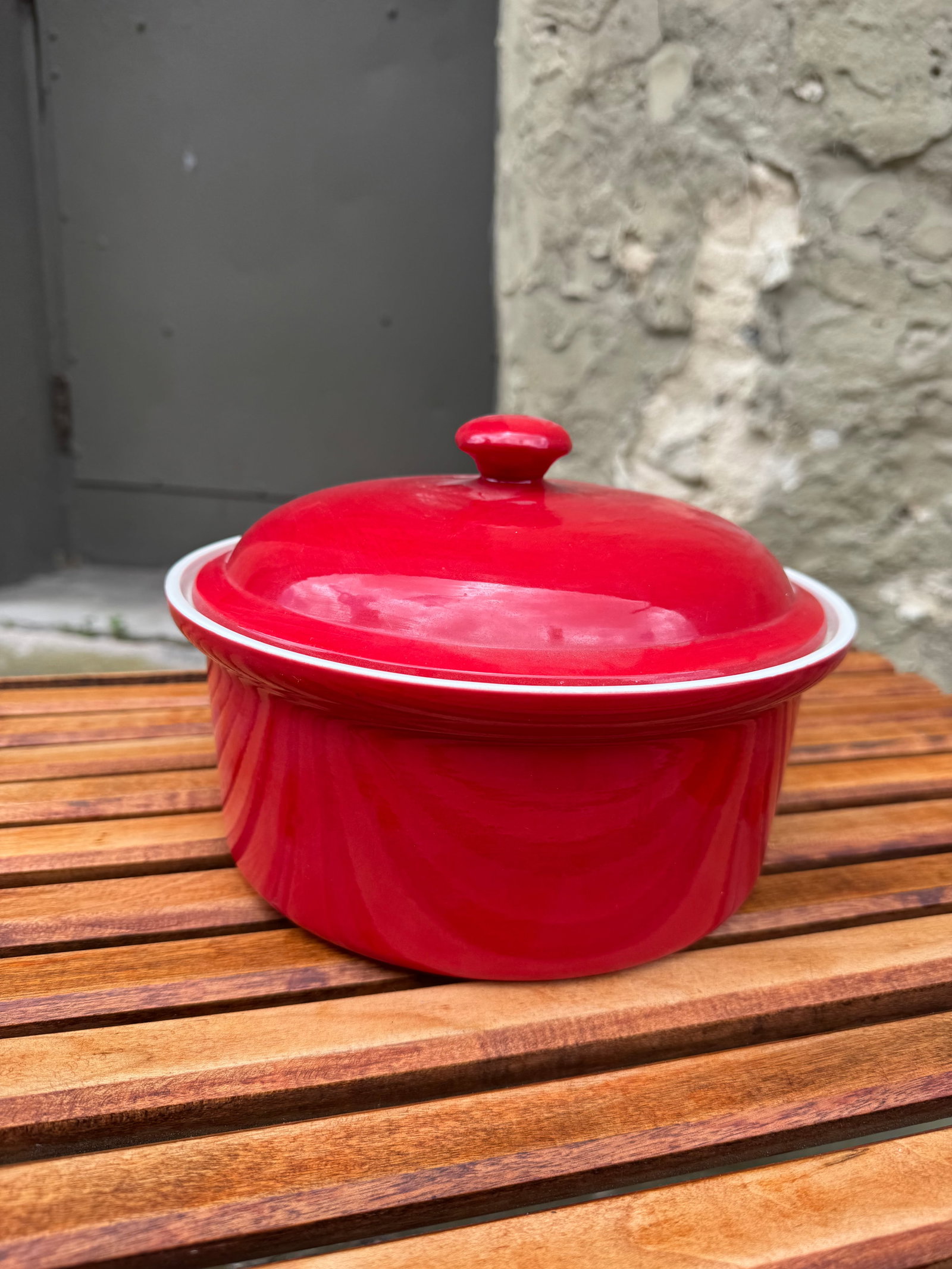Vintage Hall China in Chinese Red, Covered Casserole Dish with Lid (1 of 3)