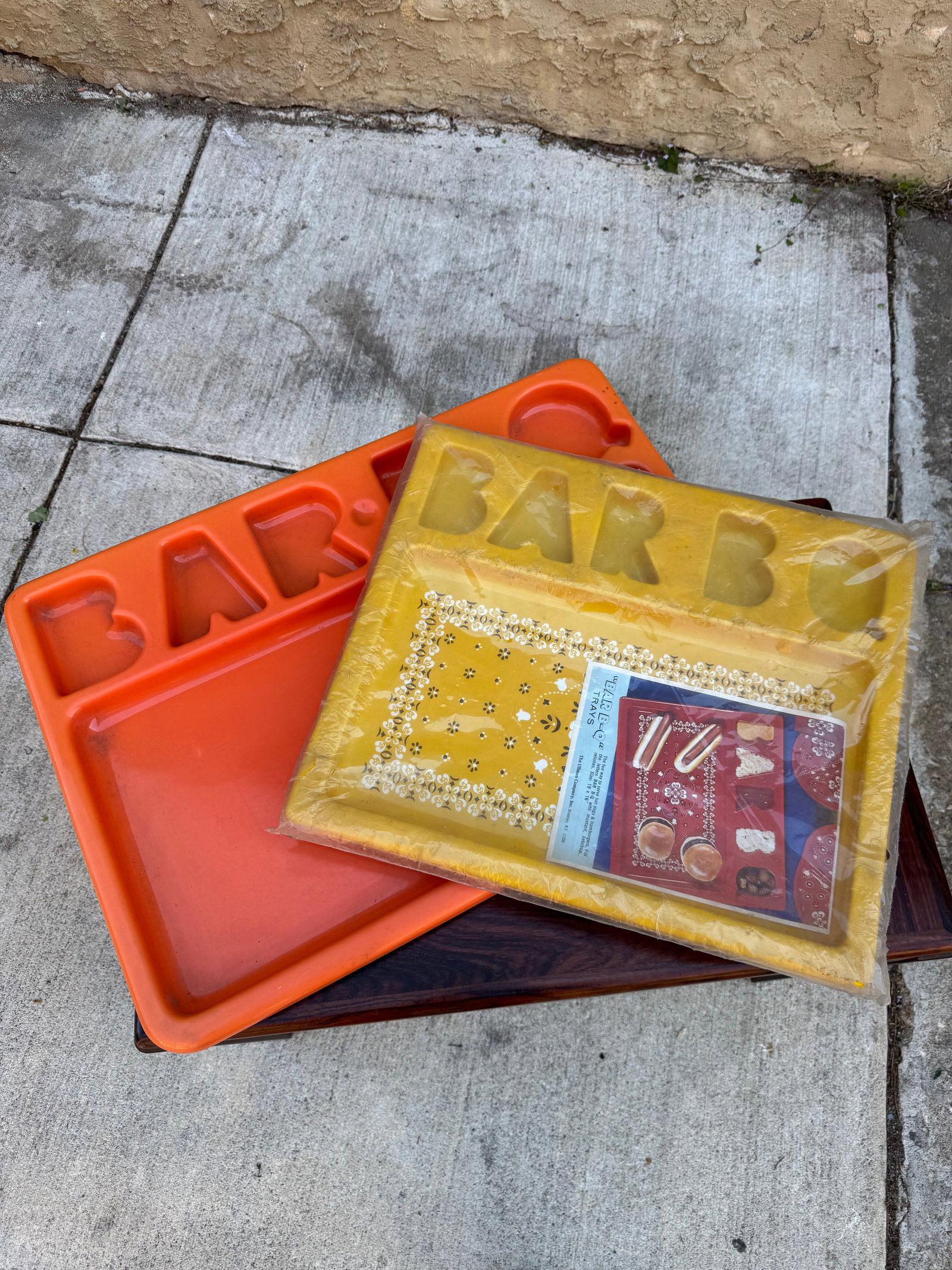 Vintage 1970s Bar-B-Q TV Trays, Bandana Print Serving Tray (1 of 2)