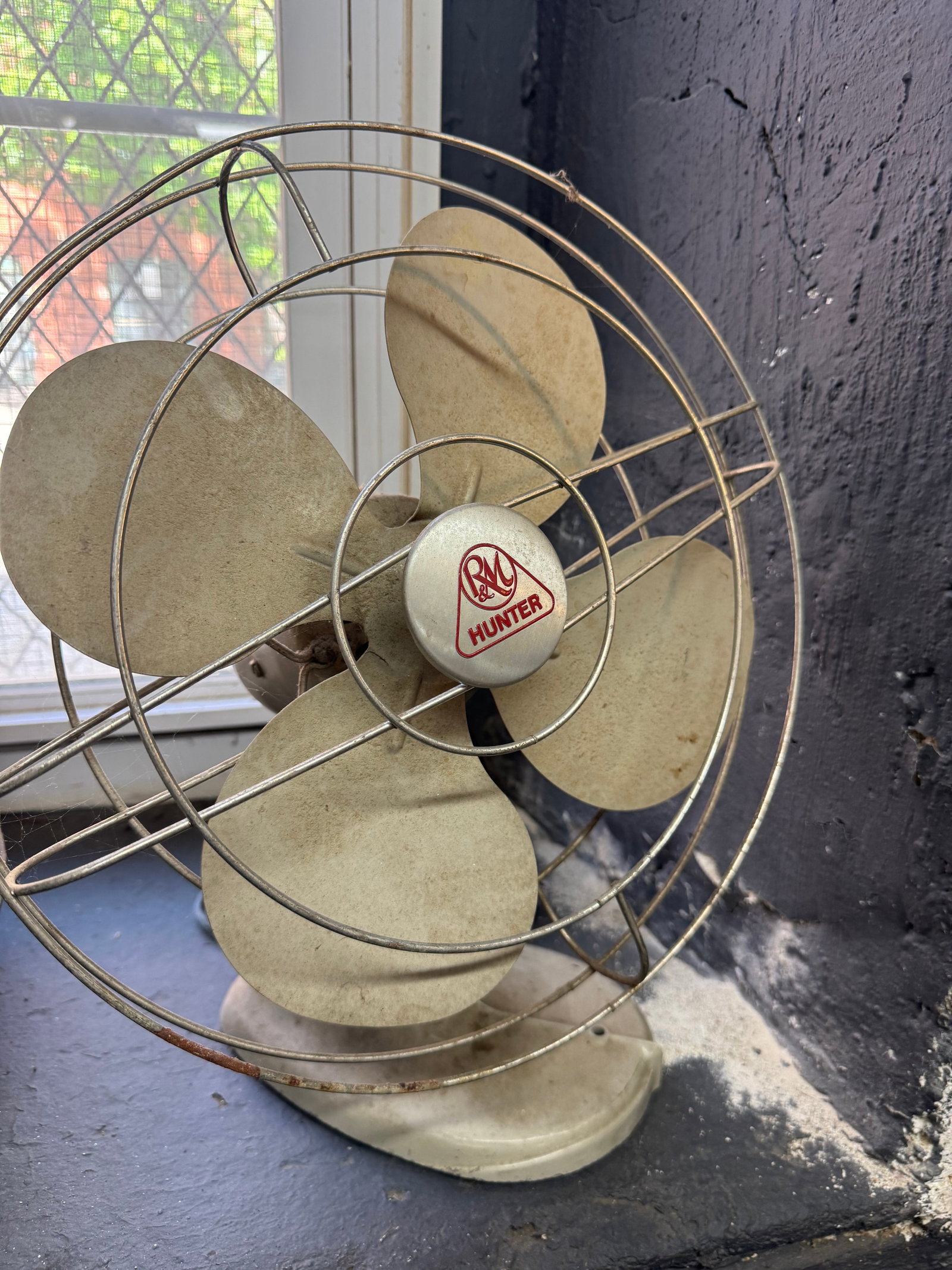 Vintage R&M Hunter 16 Oscillating Table Fan (1 of 1)