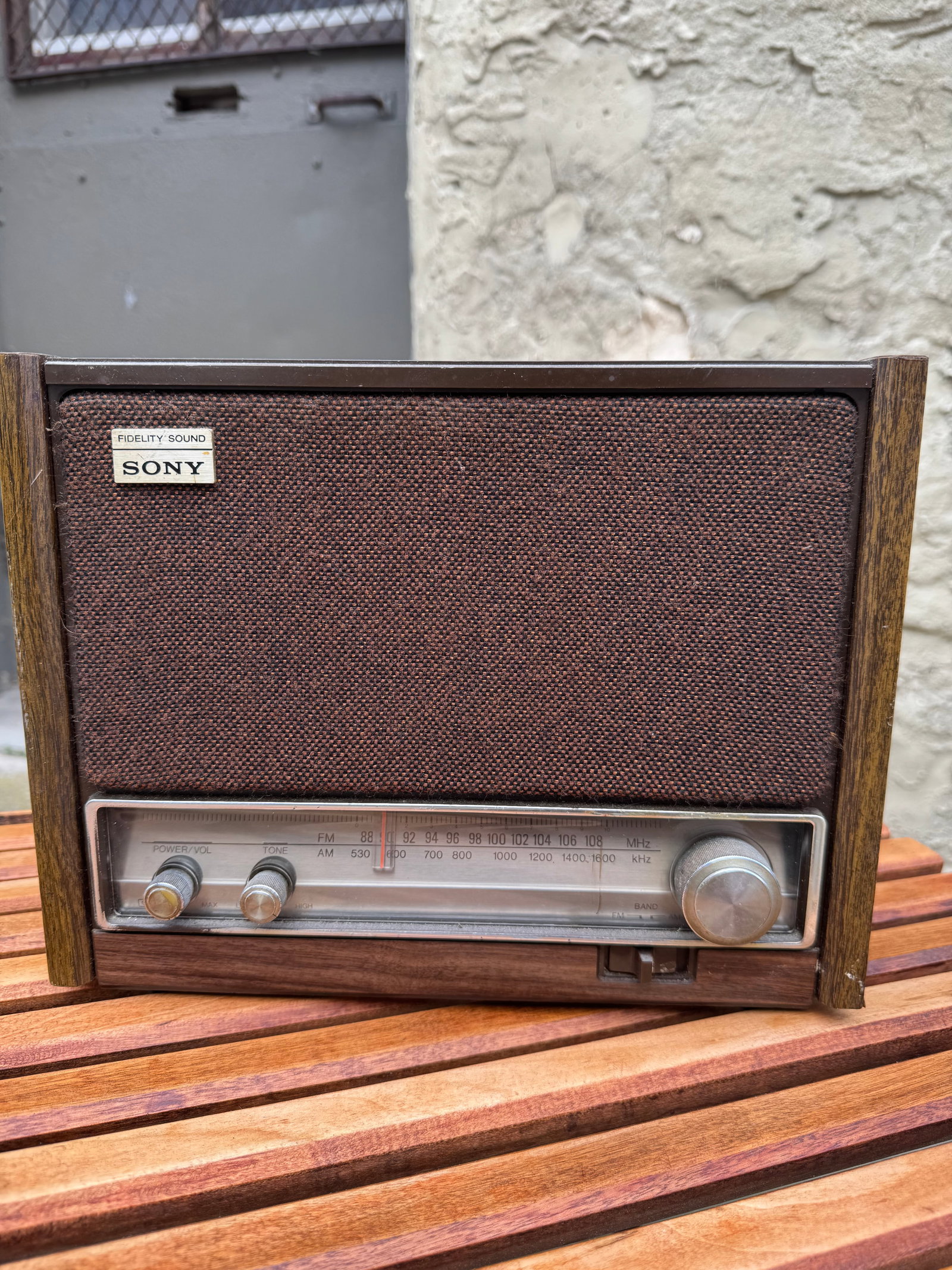 Vintage Sony ICF-9640W AM/FM Wood Grain Tabletop Radio, Fidelity Sound (1 of 2)