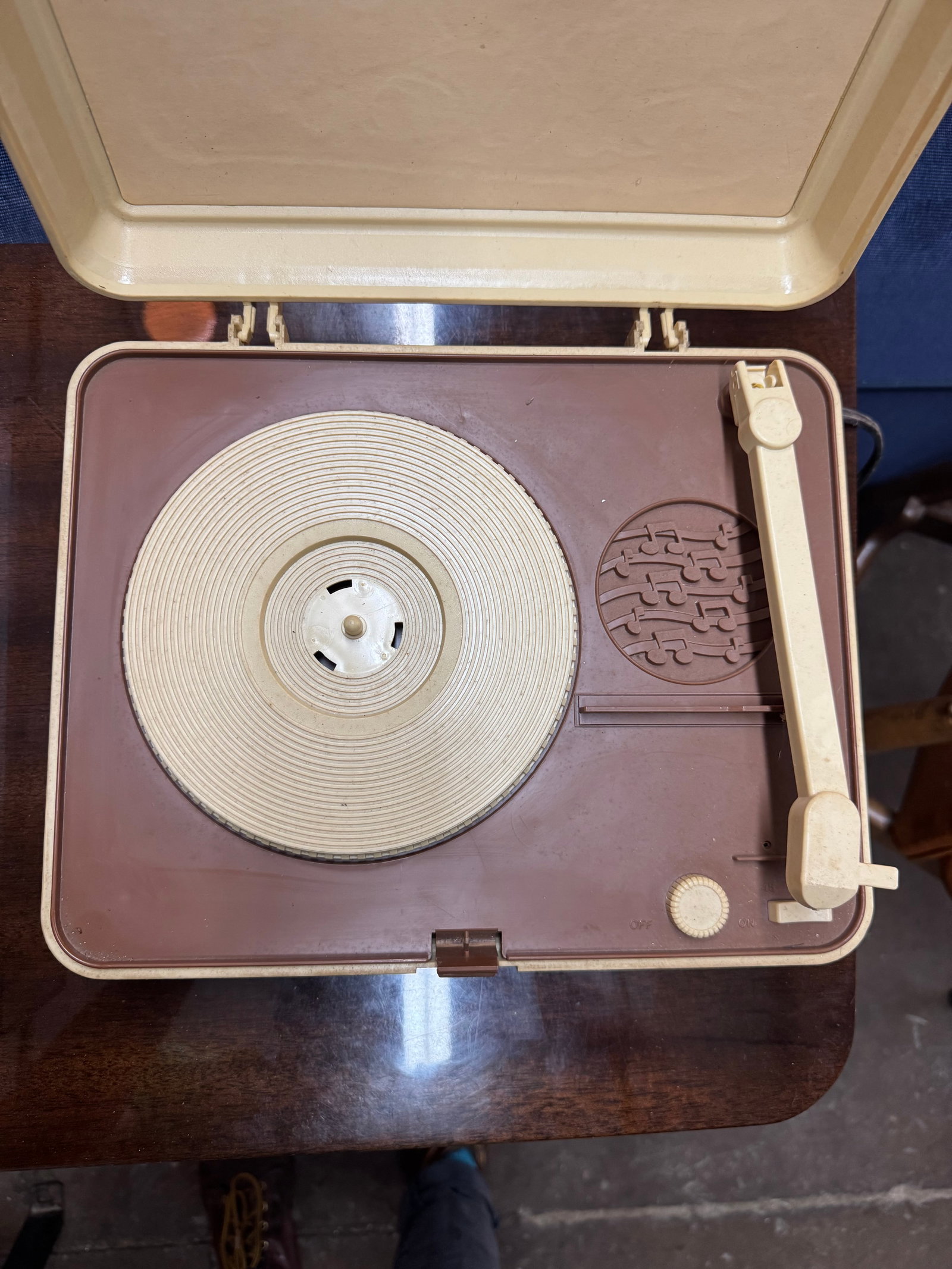 Vintage 1985 NASTA Power Tronic Portable Record Player - Two-Speed Suitcase Phonograph (1 of 3)