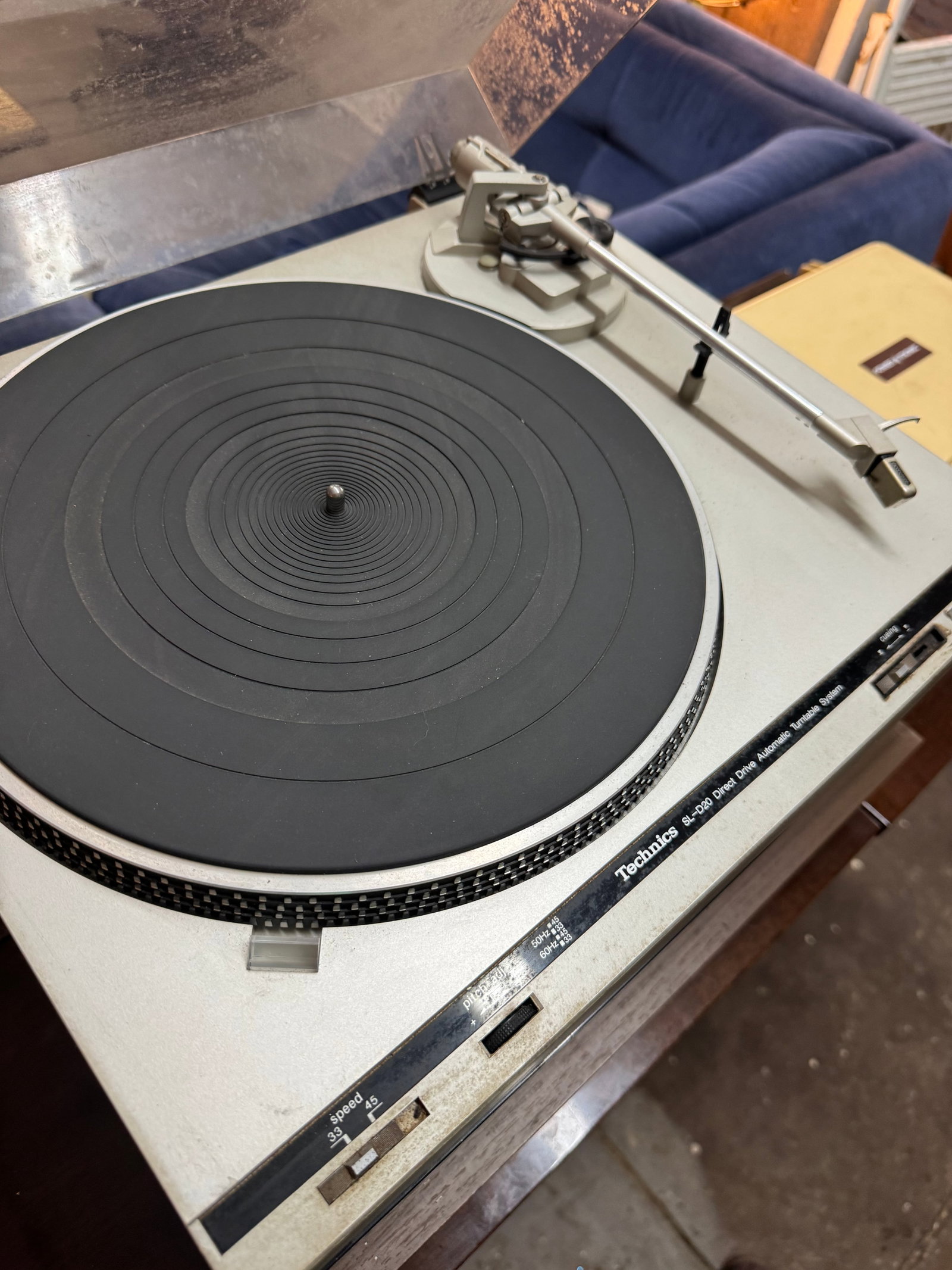 Vintage Technics SL-D20 Direct Drive Automatic Turntable (1 of 4)