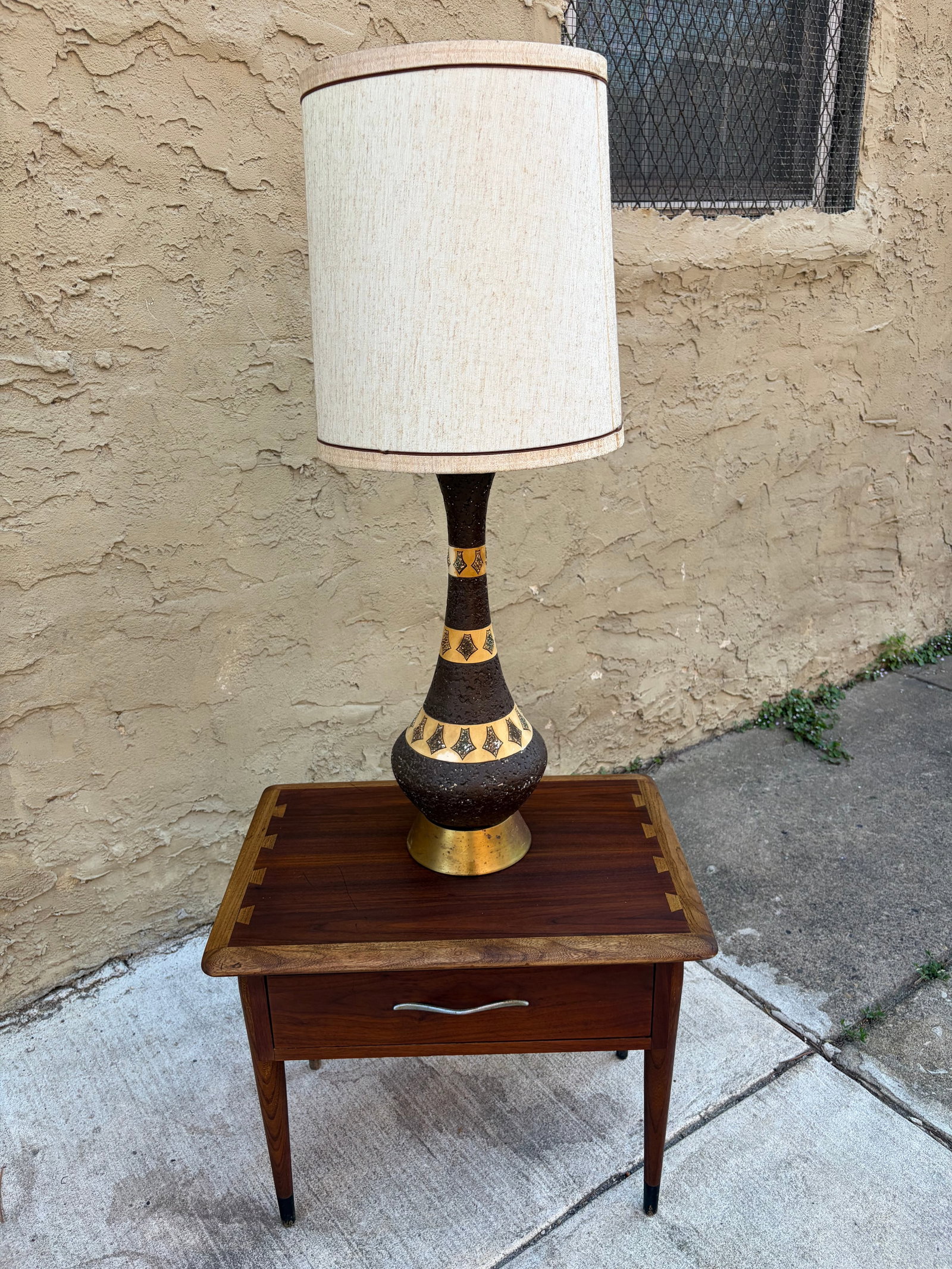 Vintage Mid-Century Modern Textured Ceramic Table Lamp, Gold Accents (1 of 5)