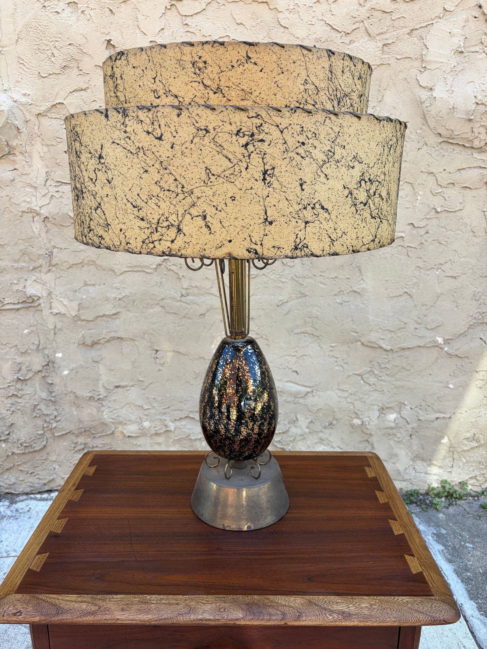 Mid-Century Modern Atomic Fiberglass Tiered Table Lamp (1 of 4)