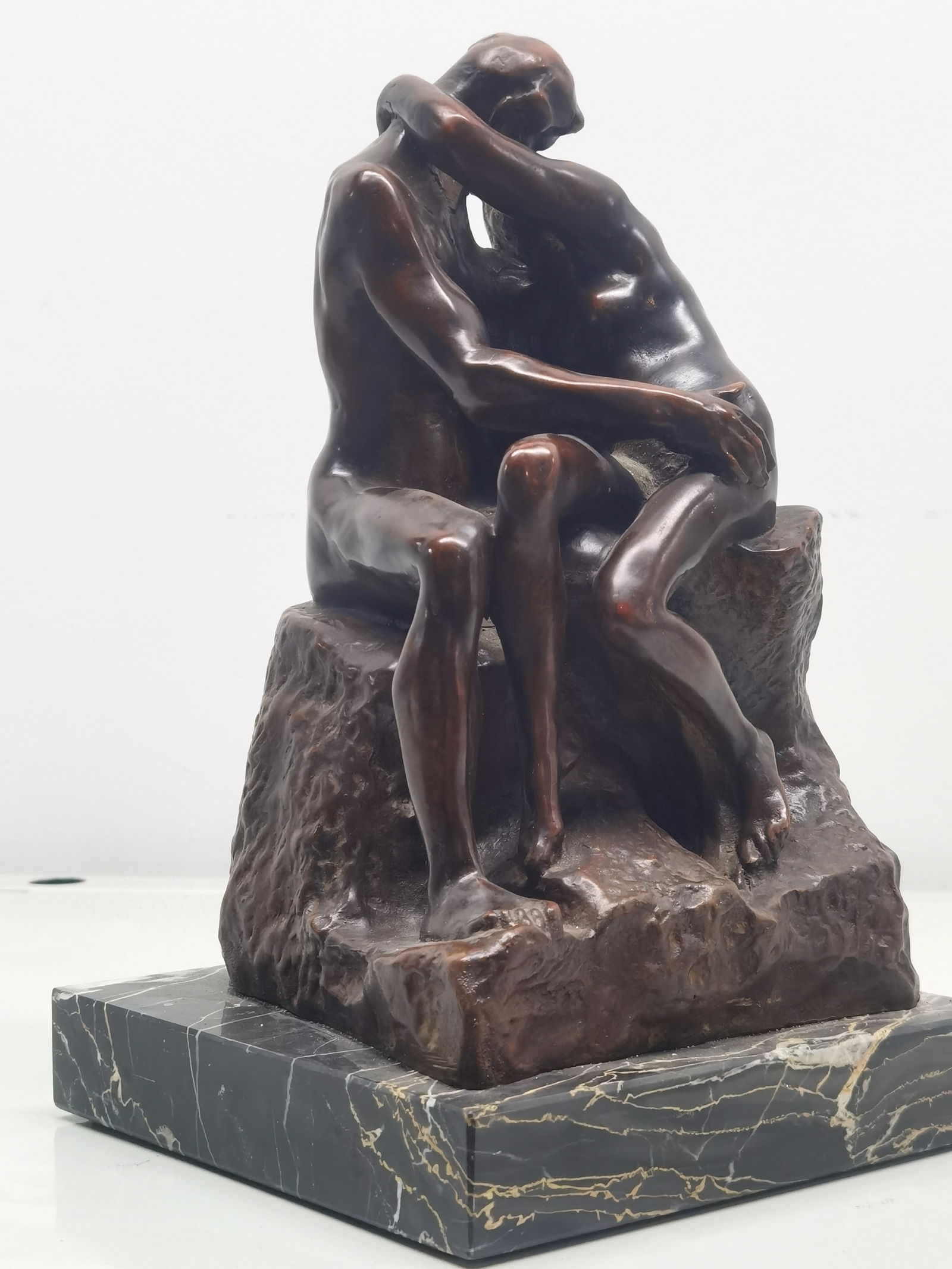 Auguste Rodin,(After) "The Kiss": Reproduction of Auguste Rodin's "The Kiss" Sculpture This striking reproduction pays homage to the iconic work of Auguste Rodin, immortalizing his masterpiece 'The Kiss' in a composite sculpture. Craf