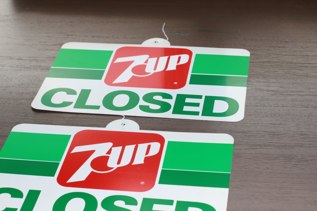 7UP OPEN AND CLOSED SIGNS X 2 (1 of 6)