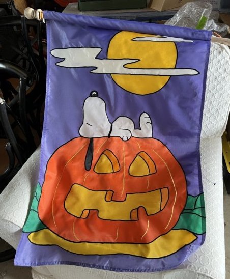 VINTAGE SNOOPY HALLOWEEN FLAG: Vintage Snoopy Halloween Flag