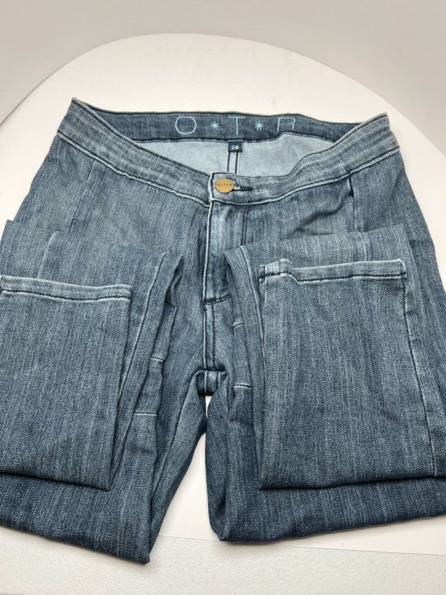 KIM KARDASHIAN PERSONALLY OWNED JEANS WITH PROVENANCE (1 of 8)