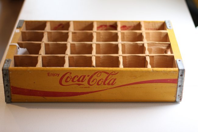 VINTAGE COCA COLA TRAY: Vintage Coca Cola Tray.