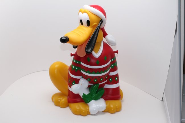 WALT DISNEY PLUTO SNACK HOLDER: Walt Disney Collectible Pluto Snack Holder.