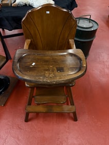 ANTIQUE WOOD HIGHCHAIR
