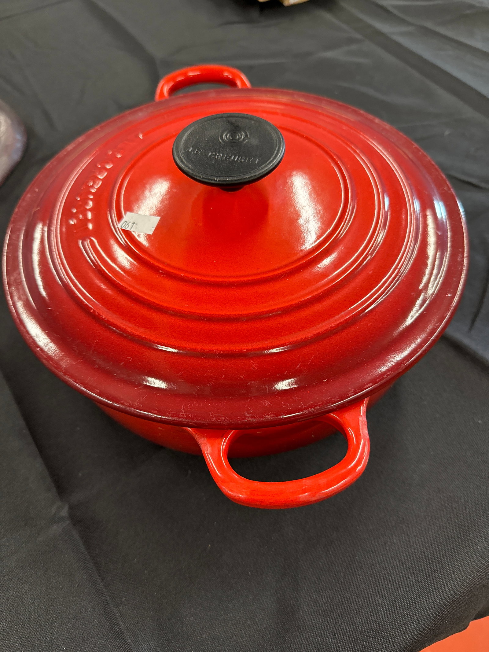 LE CREUSET FRANCE #24 DUTCH OVEN: Used Le Creuset France #24 Dutch Oven.