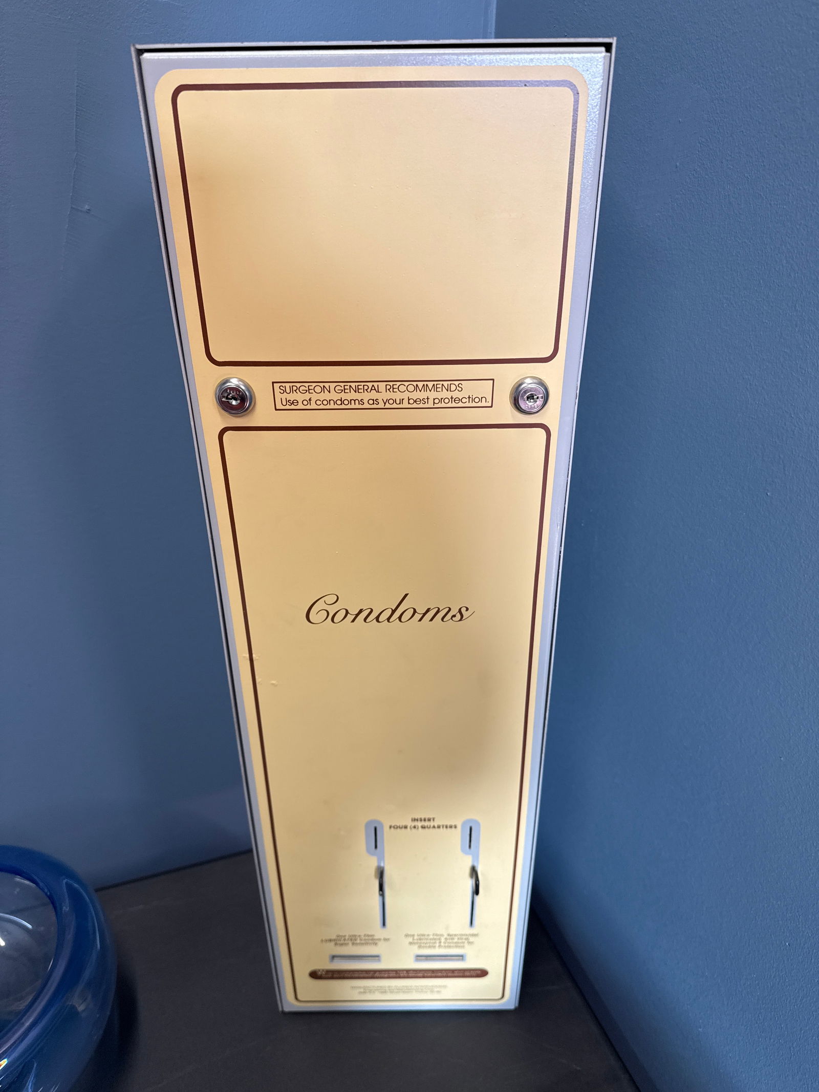 VINTAGE CONDOM MACHINE (1 of 2)