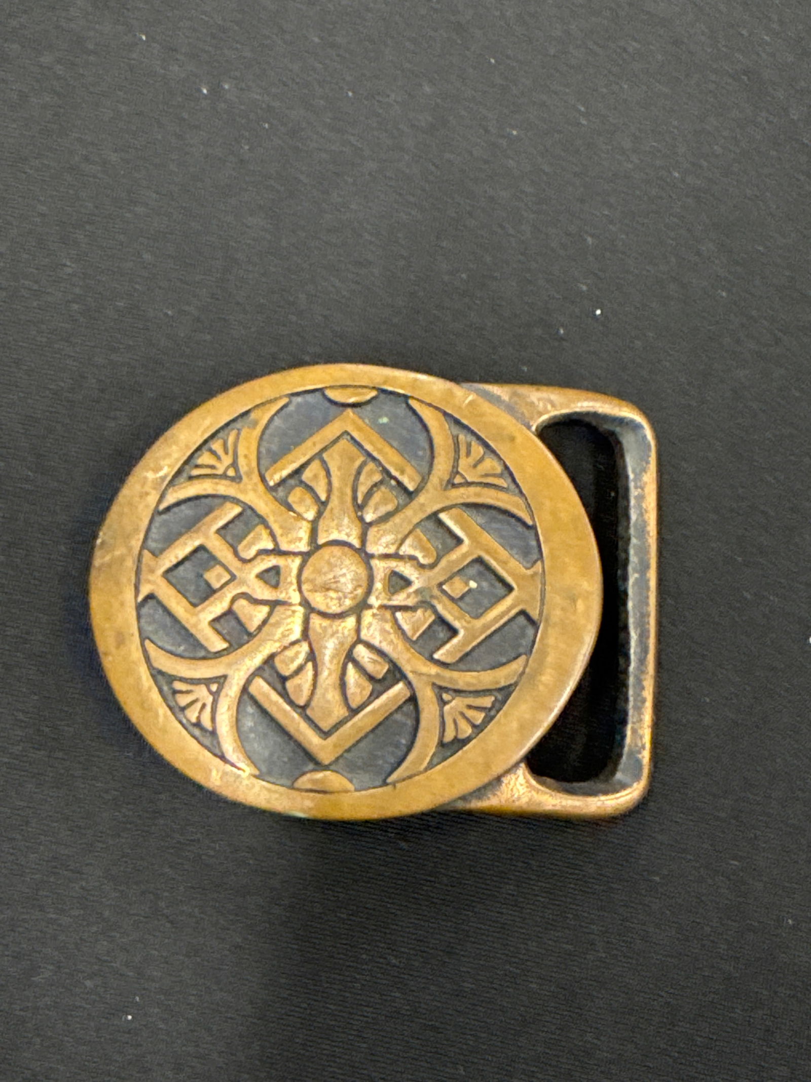 TECH ETHER GUILD RAYS SOLID BRASS BELT BUCKLE (1 of 2)