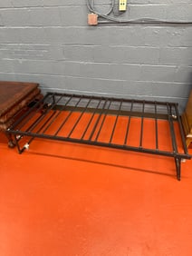 METAL BED PLATFORM