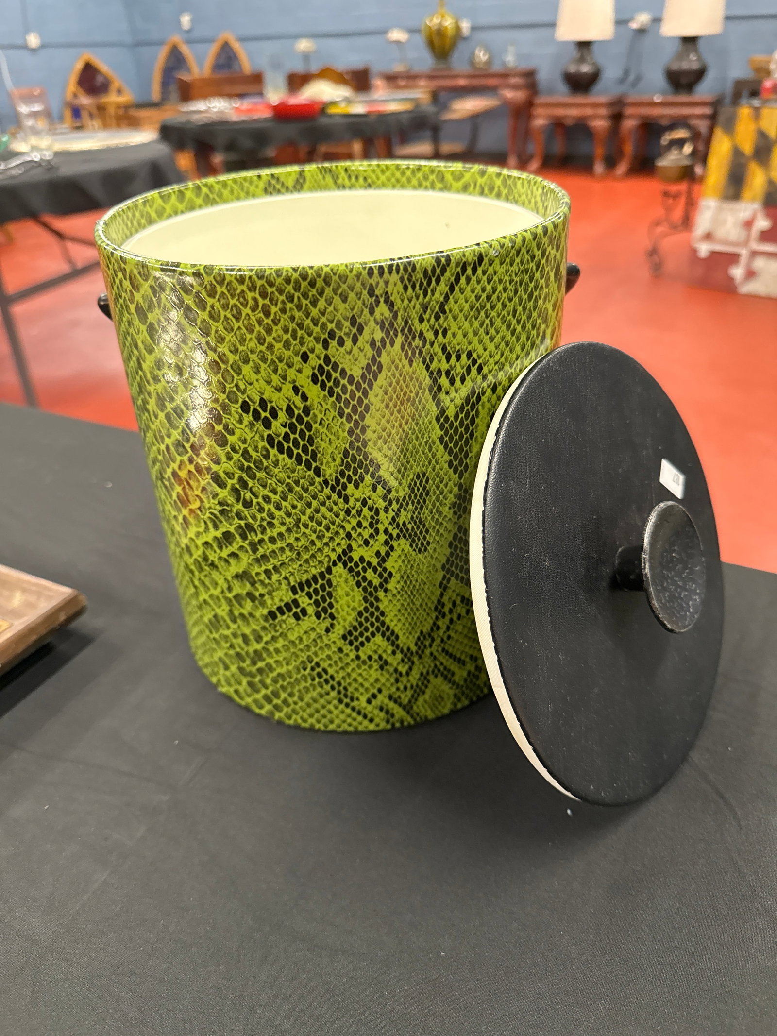 VINTAGE GREEN ICE BUCKET (1 of 2)